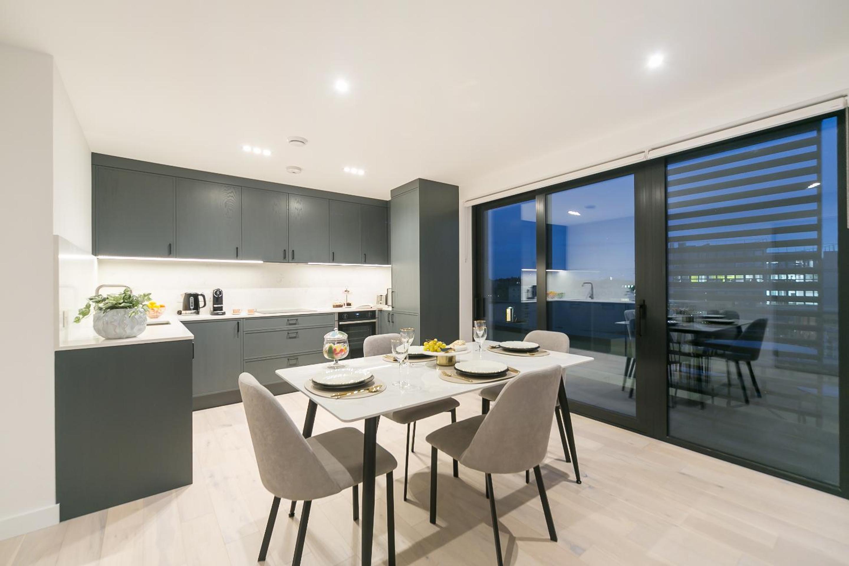Two-Bedroom Deluxe Apartment with Balcony photo 3