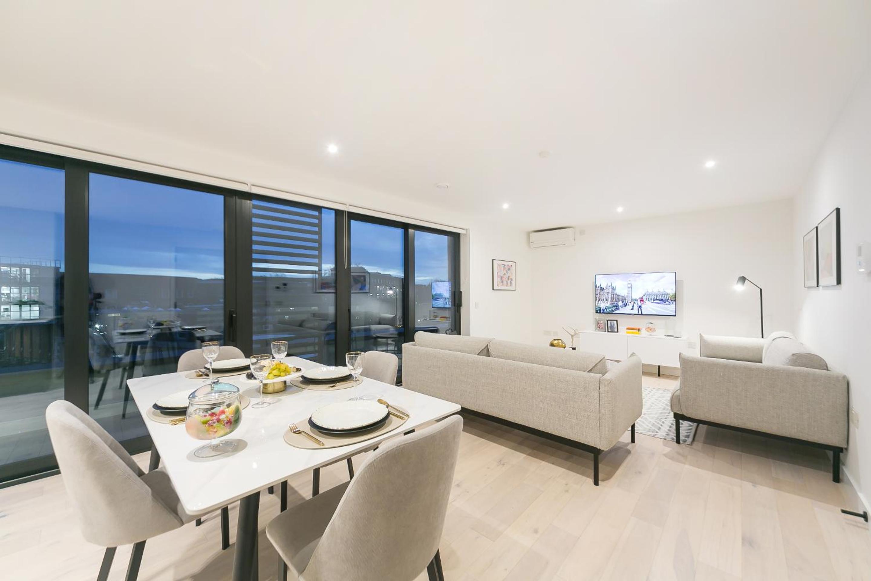 Two-Bedroom Deluxe Apartment with Balcony photo 2