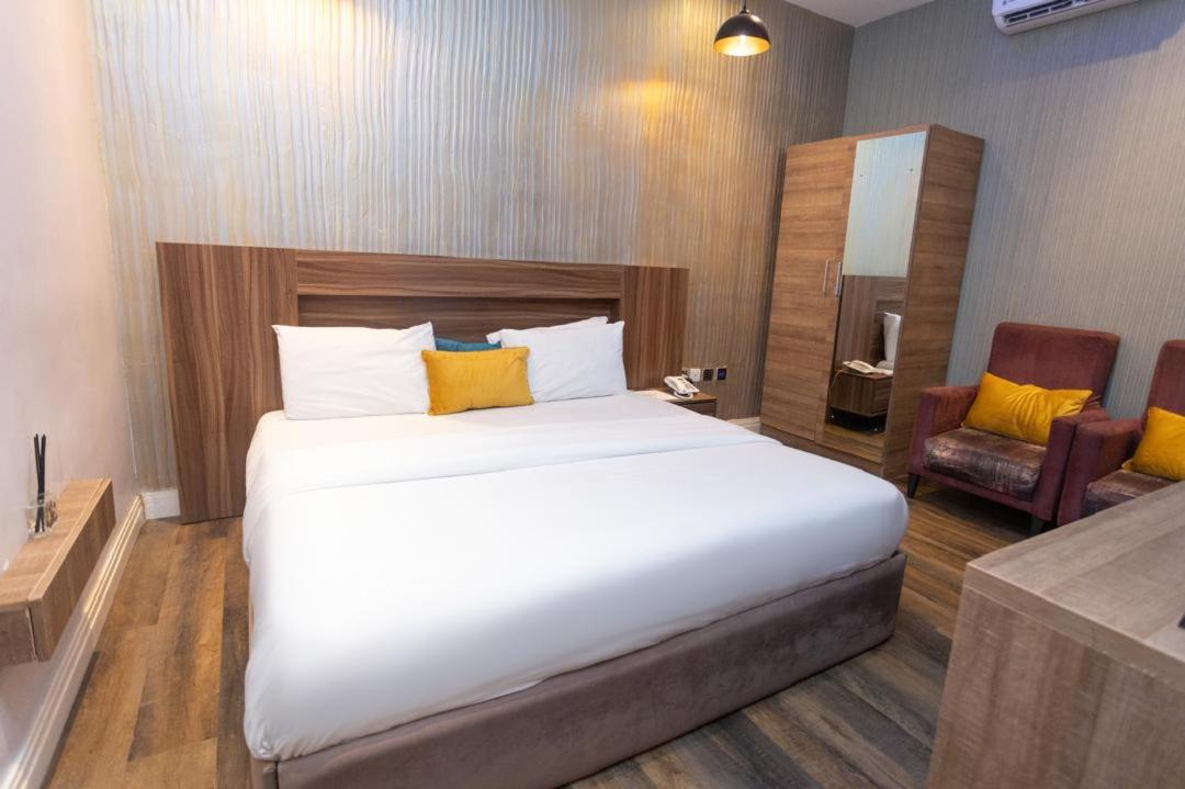 Deluxe Double or Twin Room