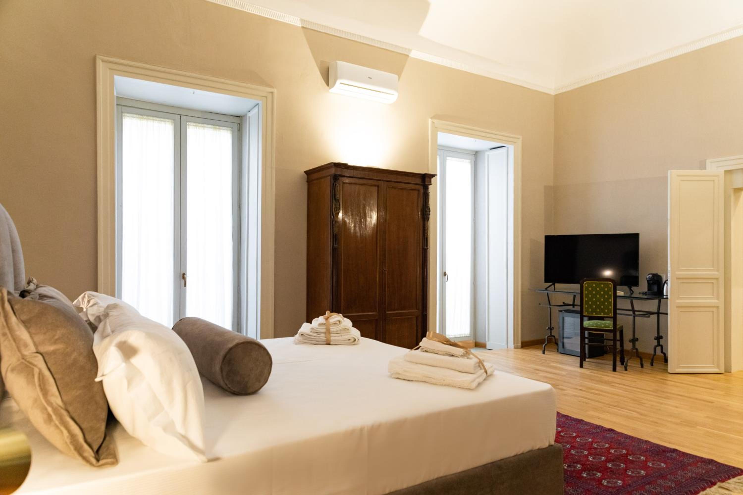 Superior Suite - Photo 7