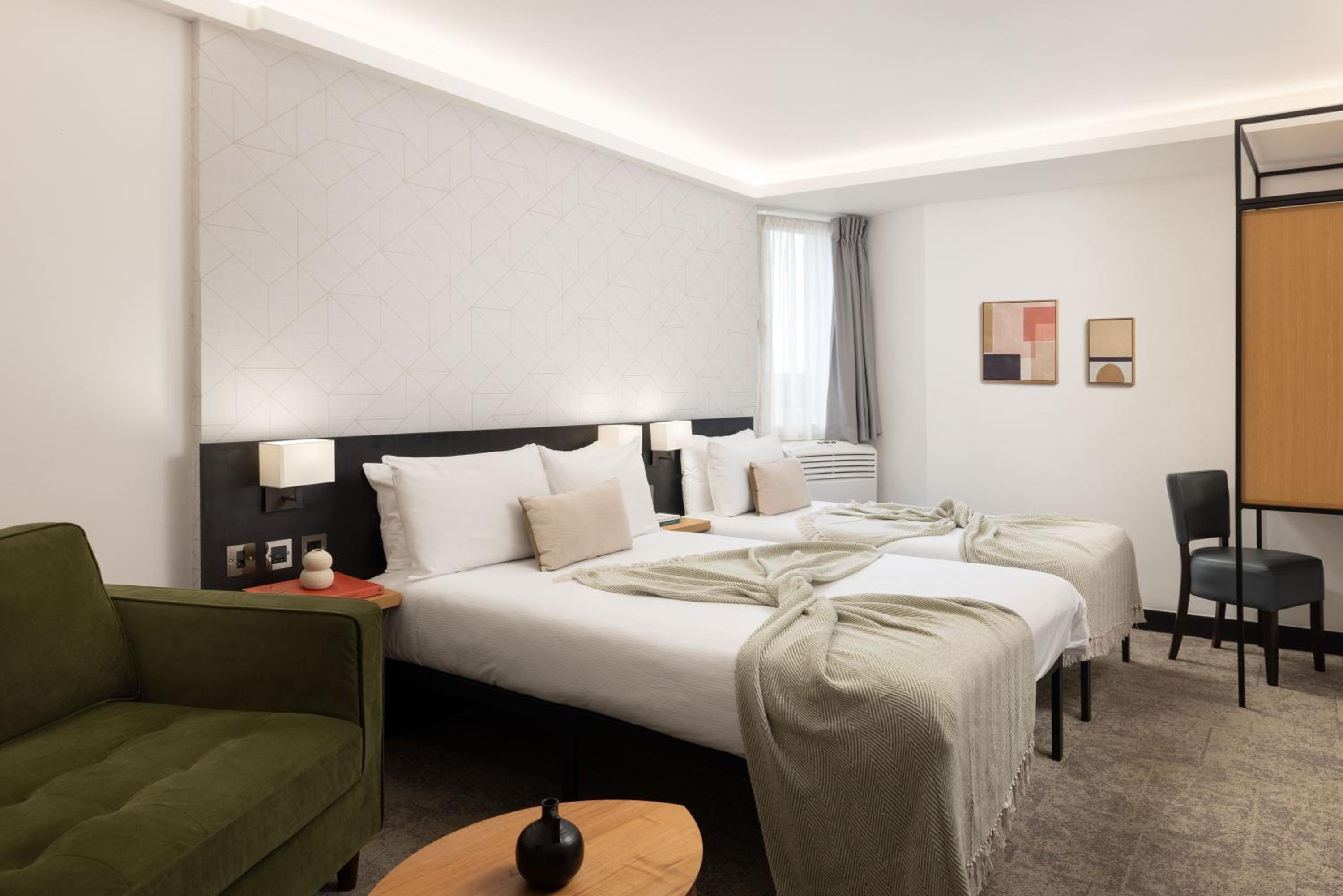 Urban Triple Room