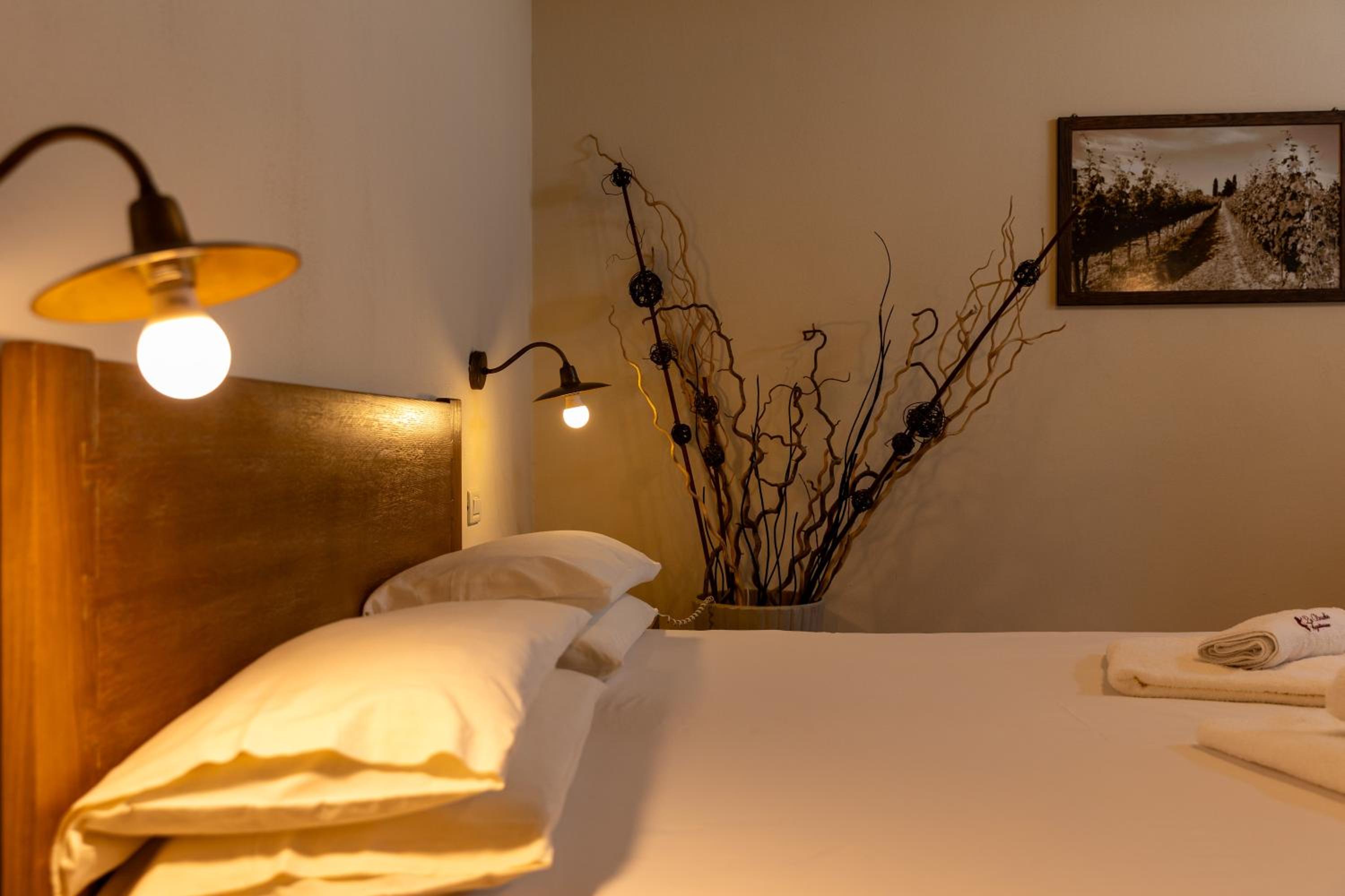 Quadruple Room with Private Bathroom - Photo 7