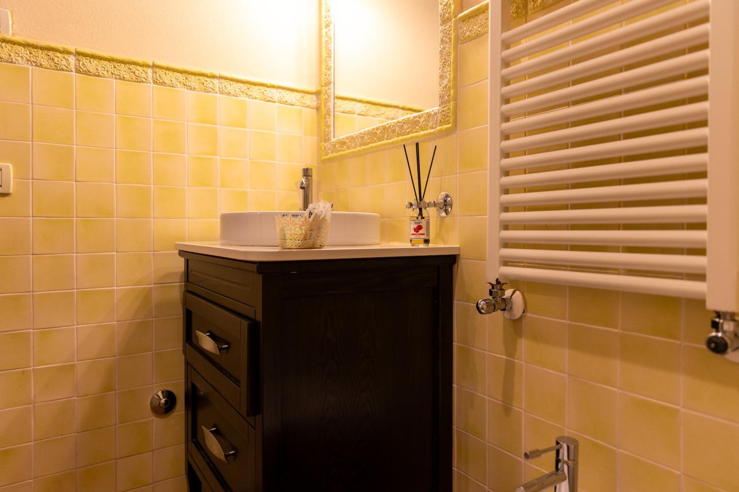 Quadruple Room with Private Bathroom - Photo 3