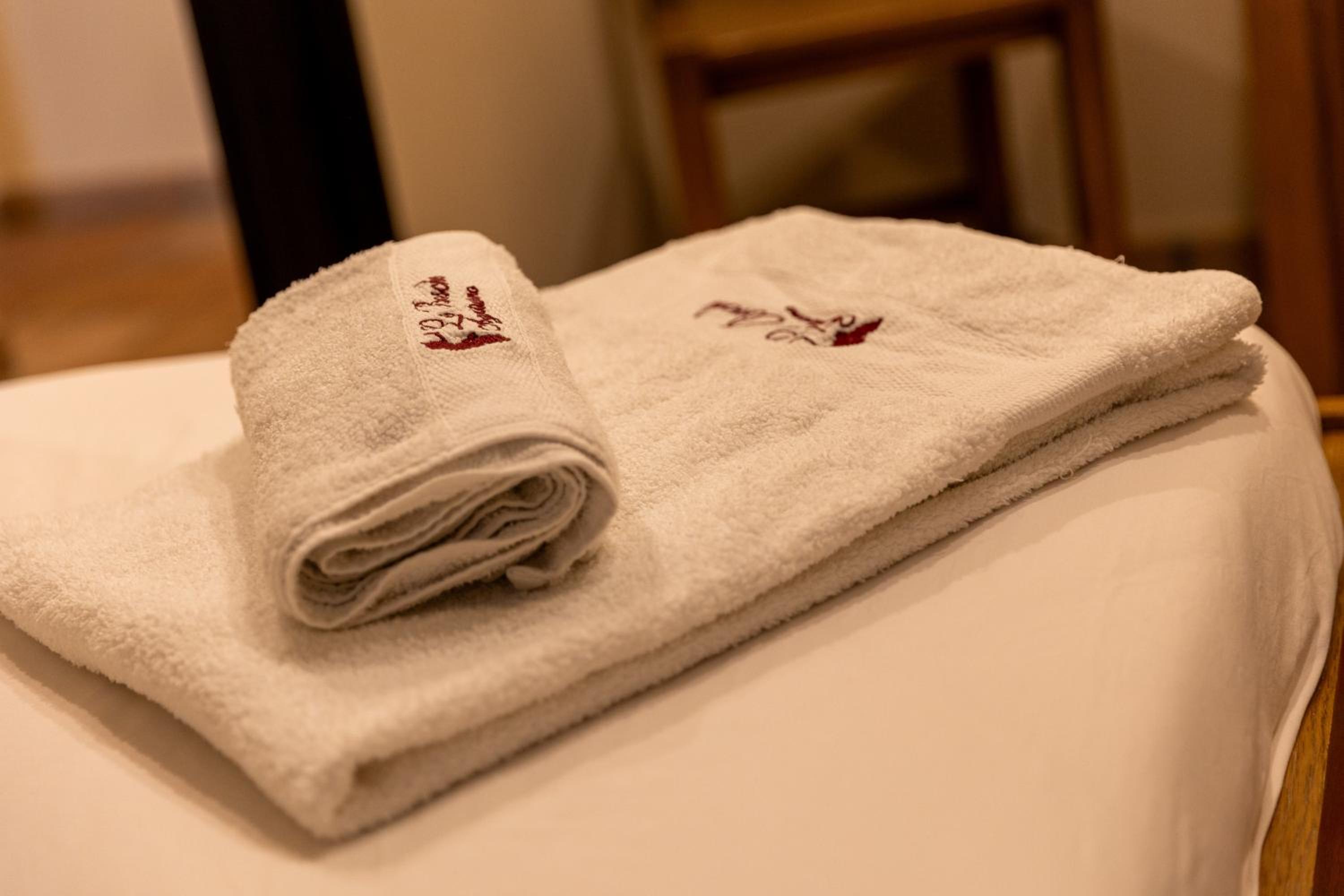 Quadruple Room with Private Bathroom - Photo 18
