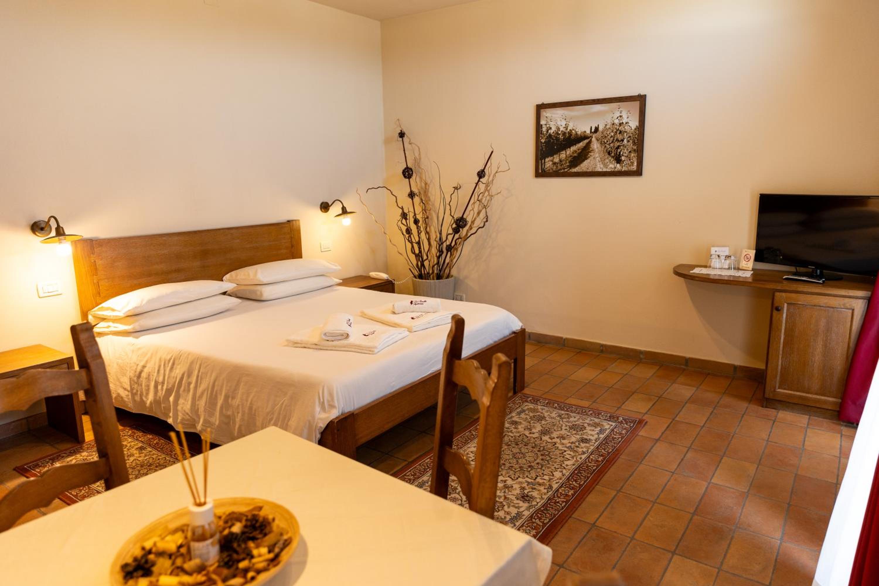 Quadruple Room with Private Bathroom - Photo 4