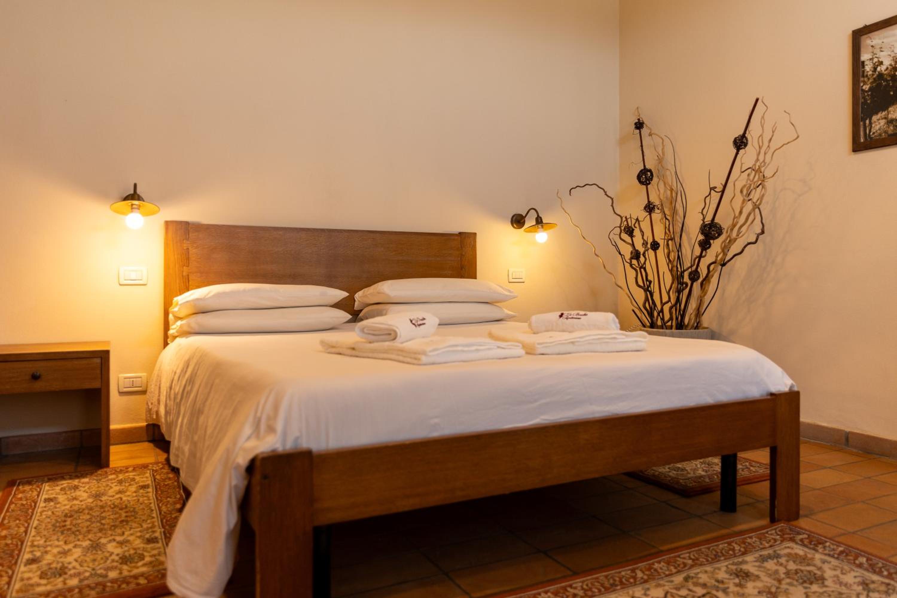 Quadruple Room with Private Bathroom - Photo 23