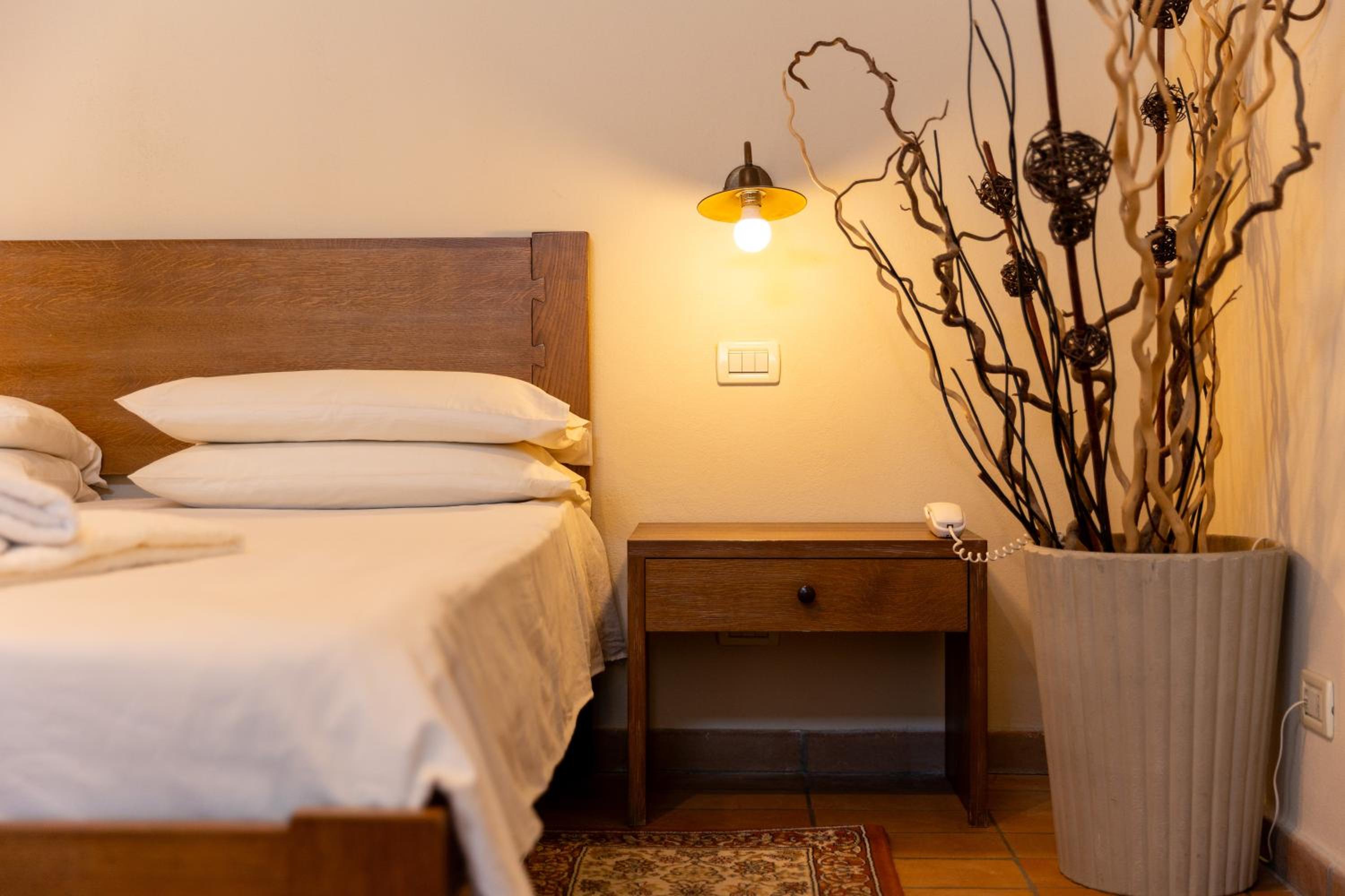 Quadruple Room with Private Bathroom - Photo 22