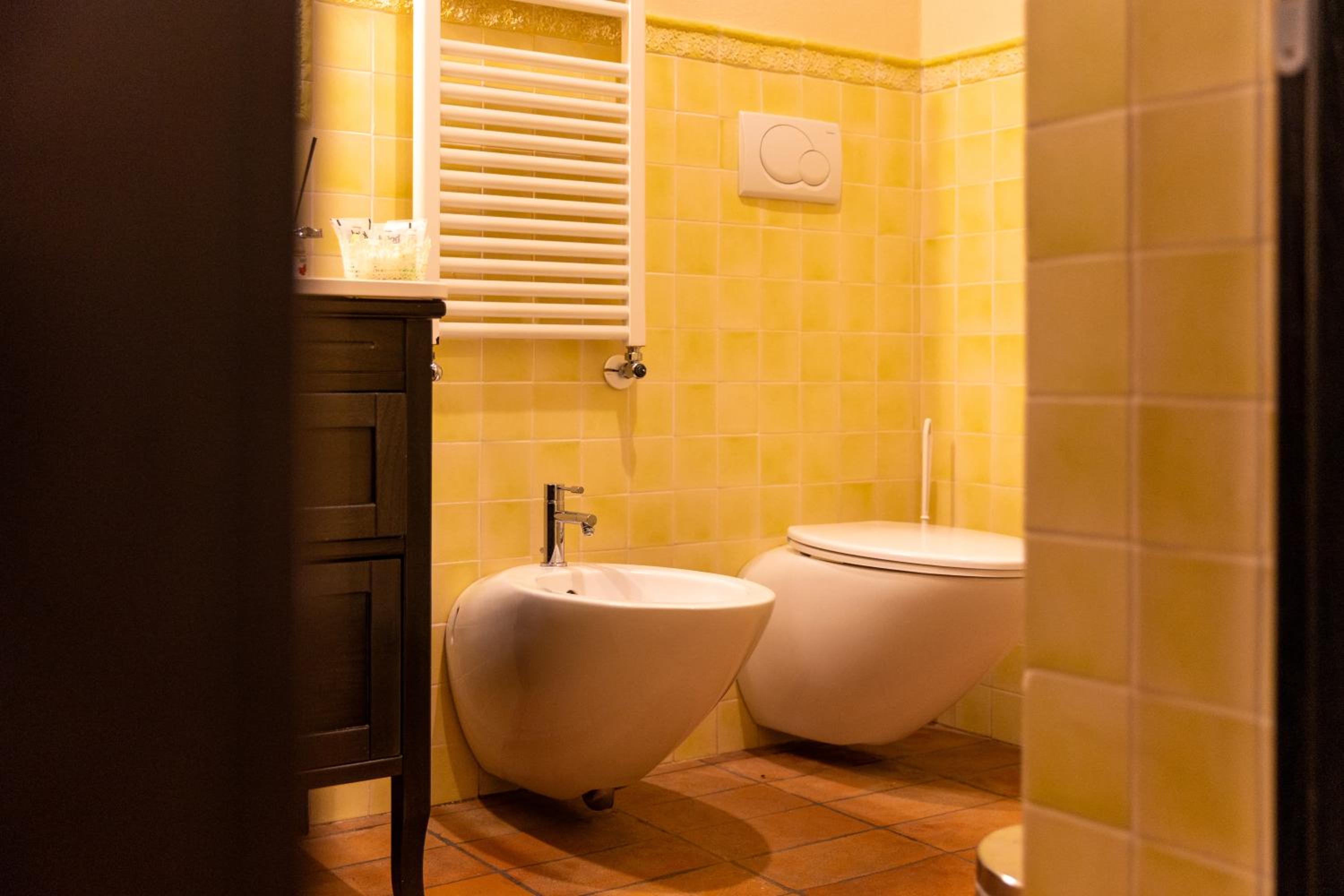 Quadruple Room with Private Bathroom - Photo 14
