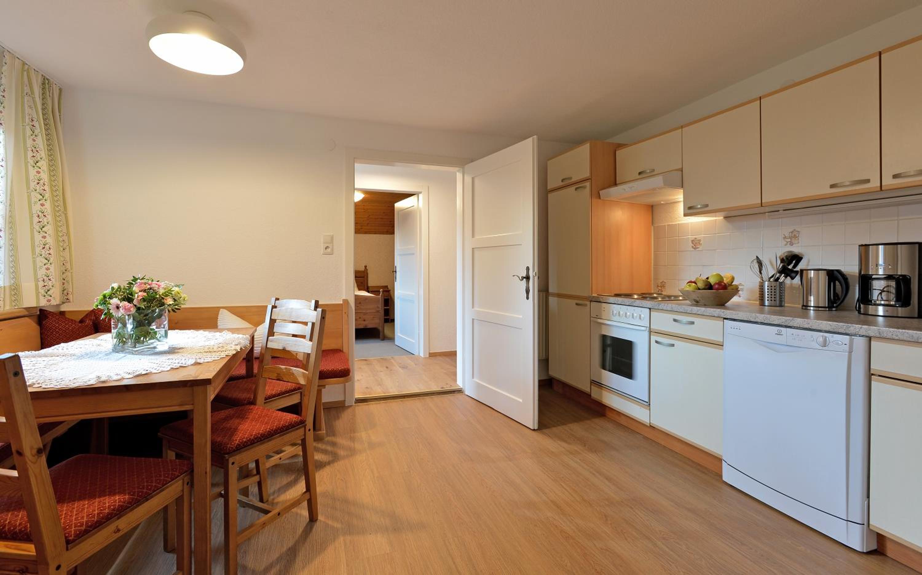 Apartment with Mountain View 5 photo 3