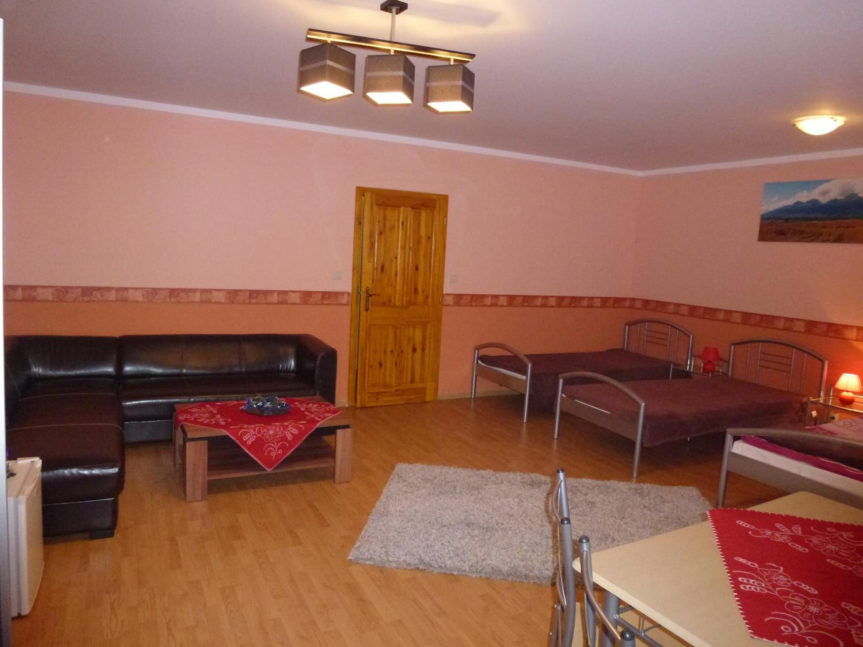 Quadruple Room with Bath - Photo 3