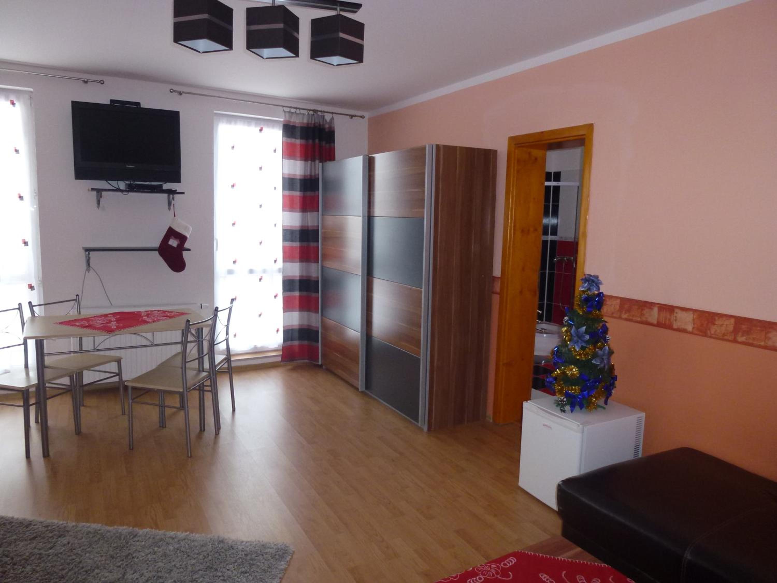 Quadruple Room with Bath - Photo 2