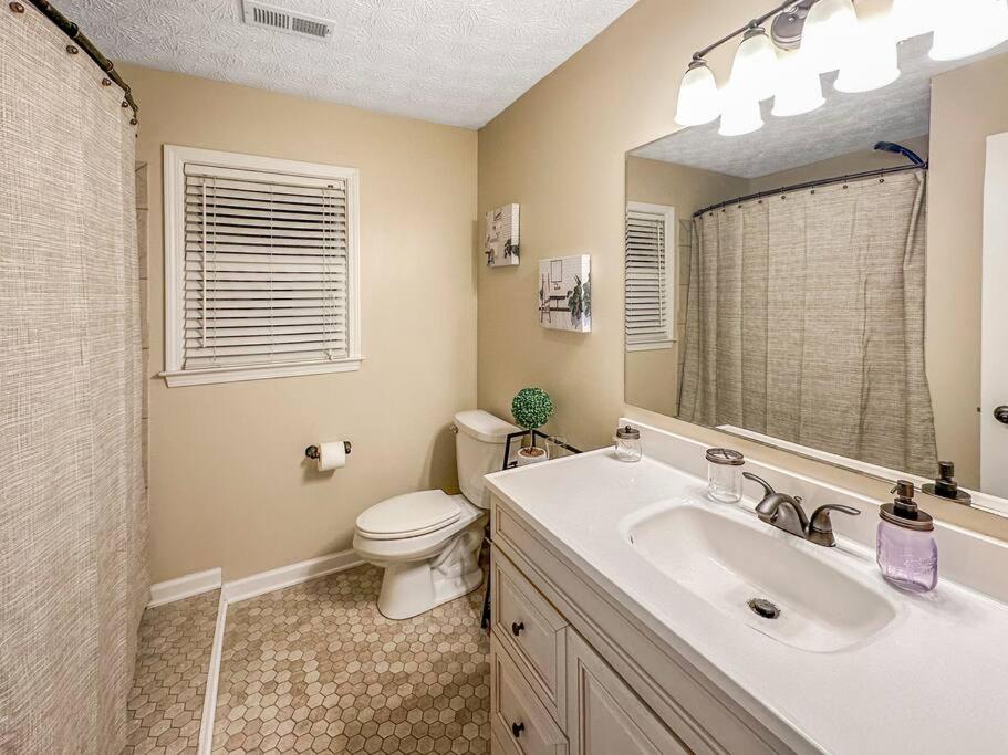 Four-Bedroom House photo 3