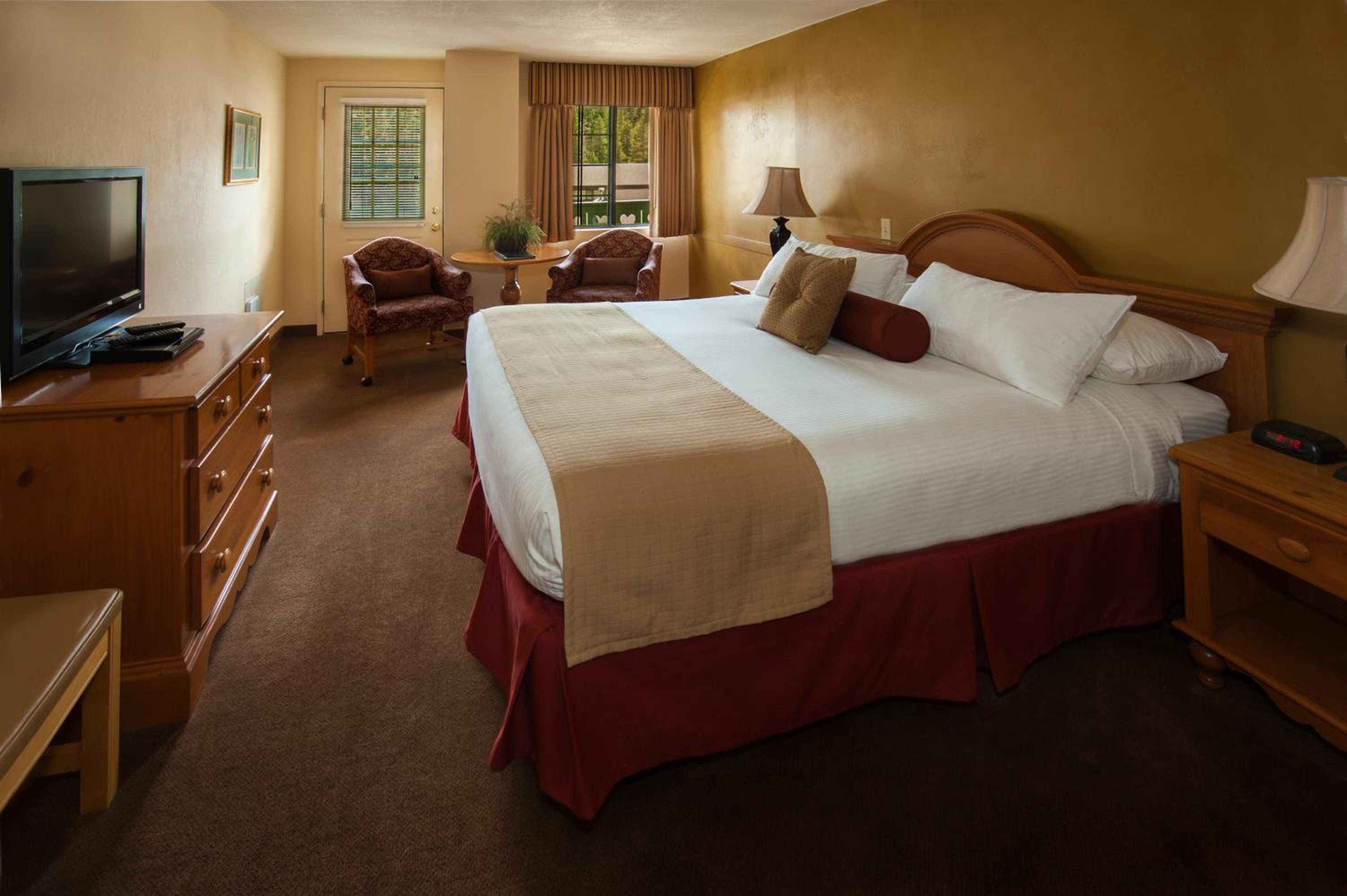 King Room with Balcony - Photo 2