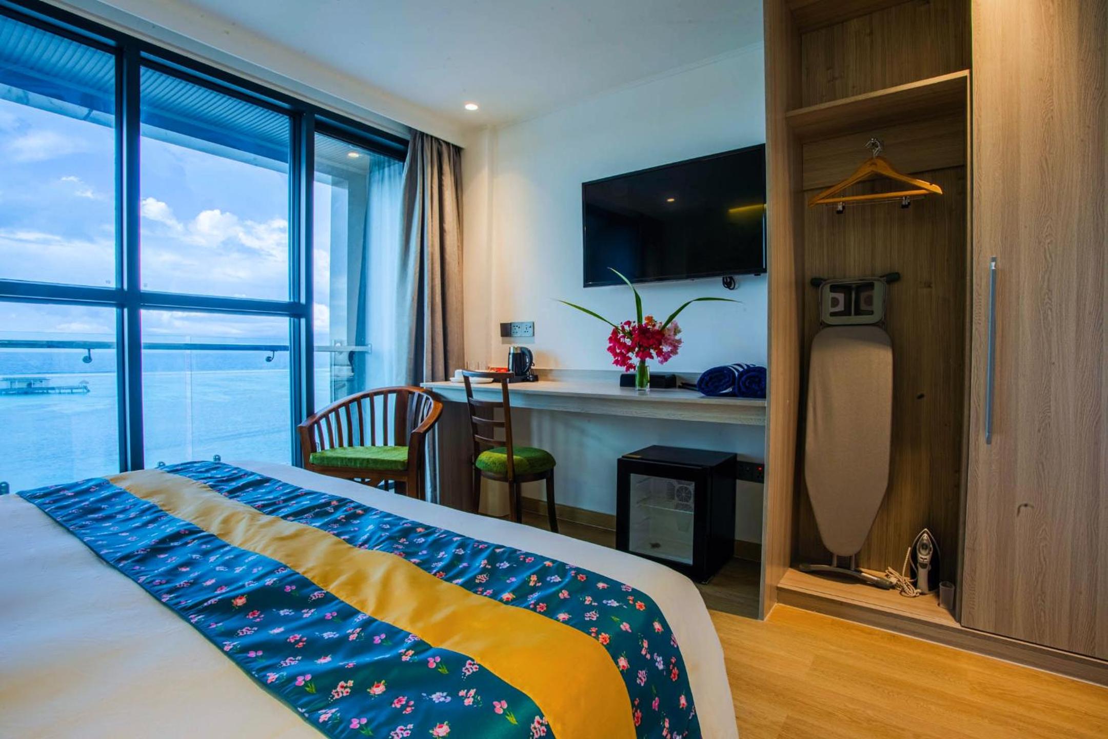 Deluxe Double Room with Balcony and Sea View photo 3