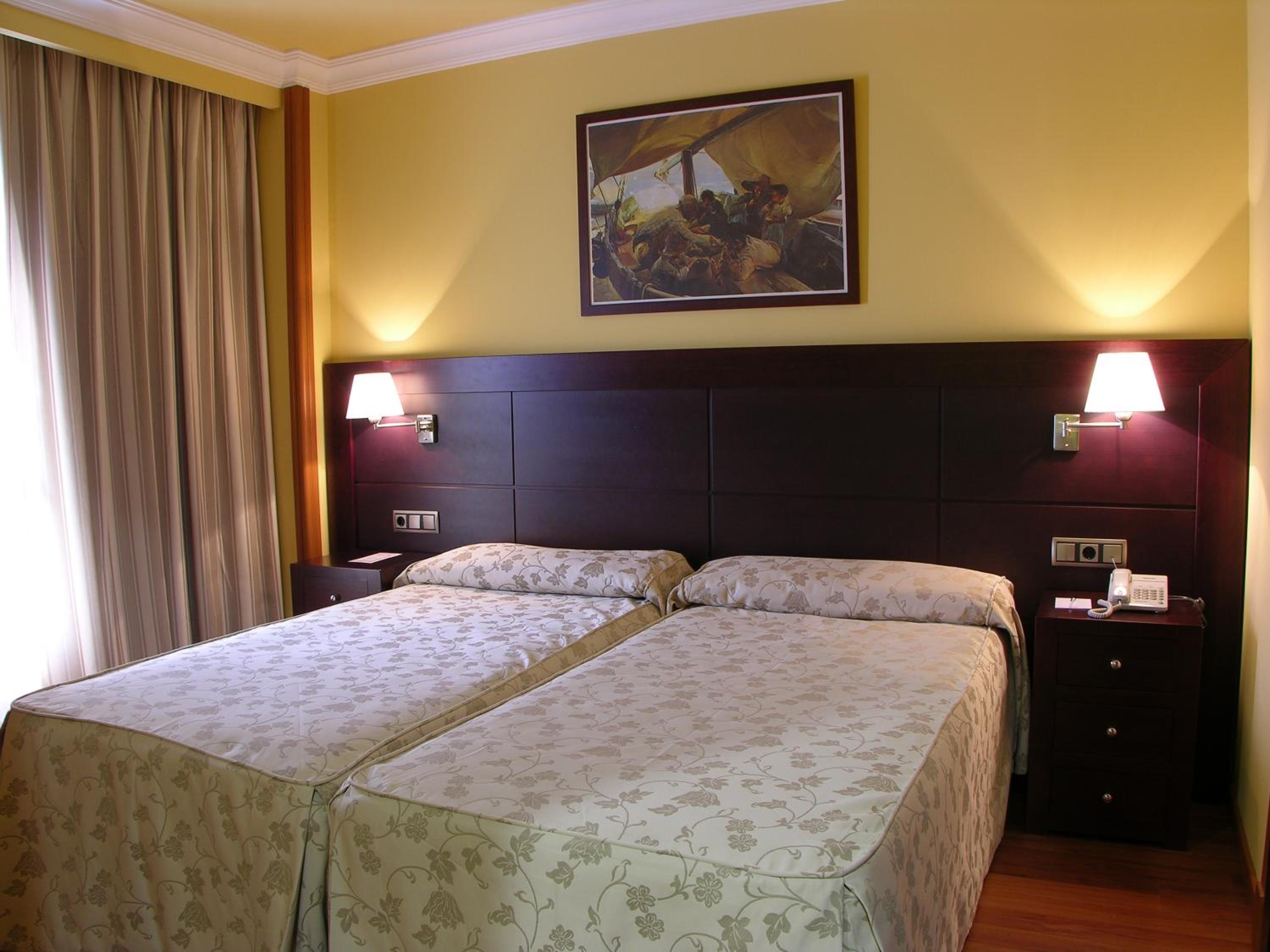 Double Room with Extra Bed (2 Adults + 1 Child) photo 2