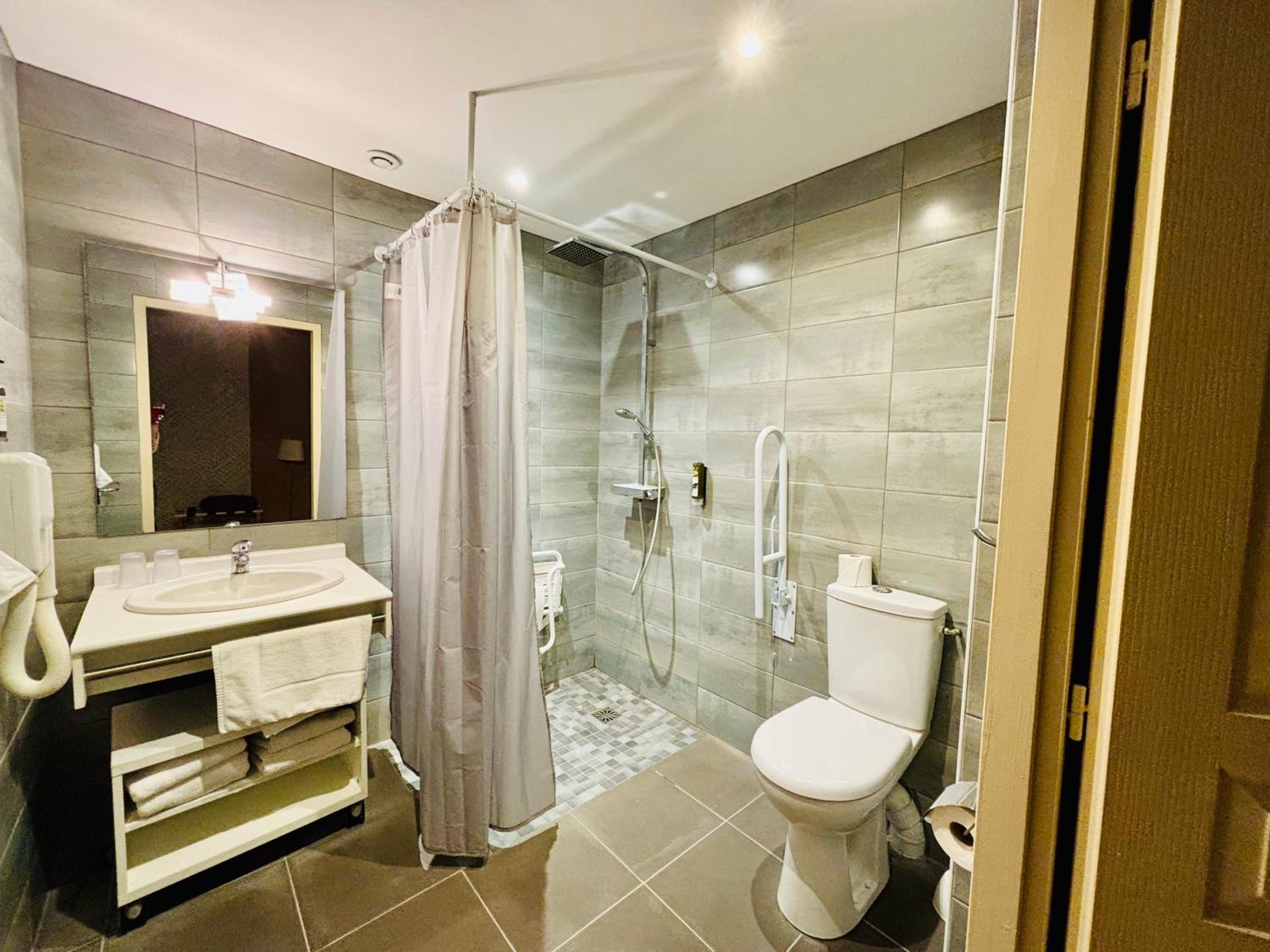 Deluxe Double Room - Photo 9