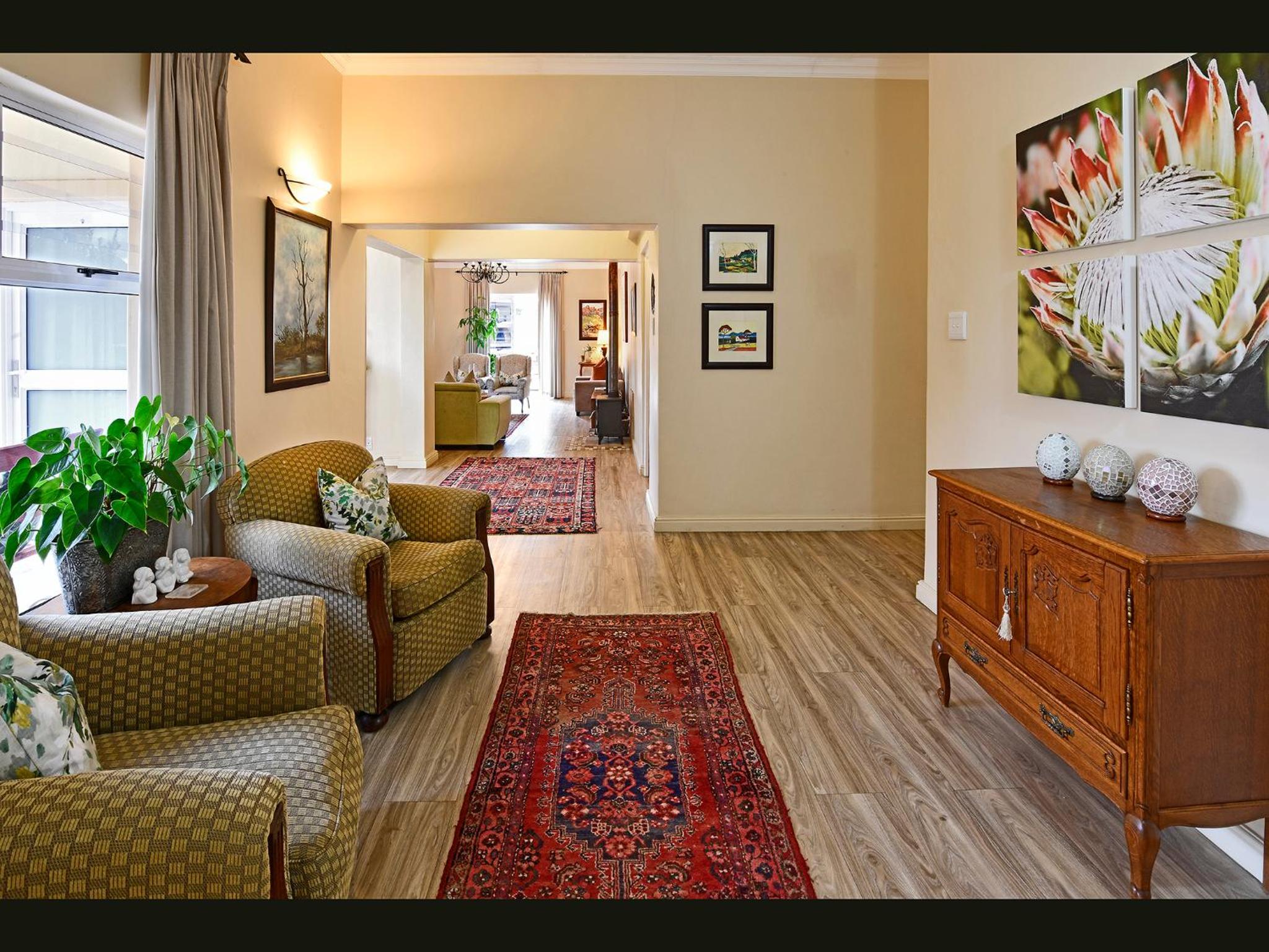 Grande Plaisir - Three-Bedroom House photo 2