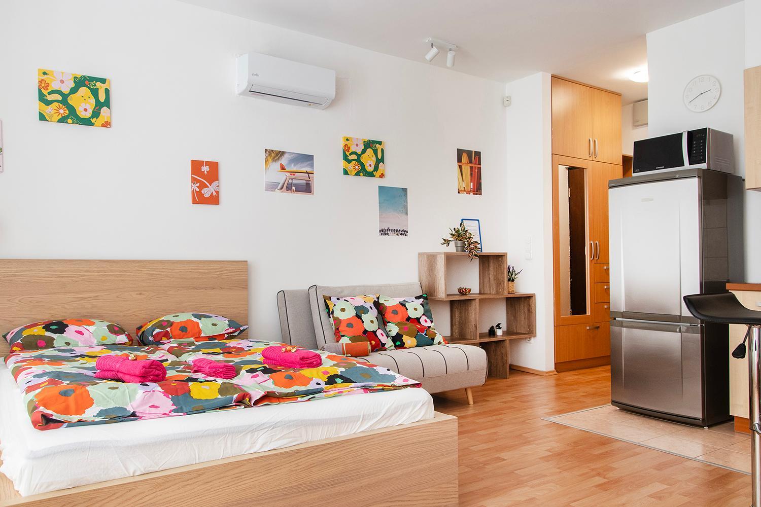 One-Bedroom Apartment