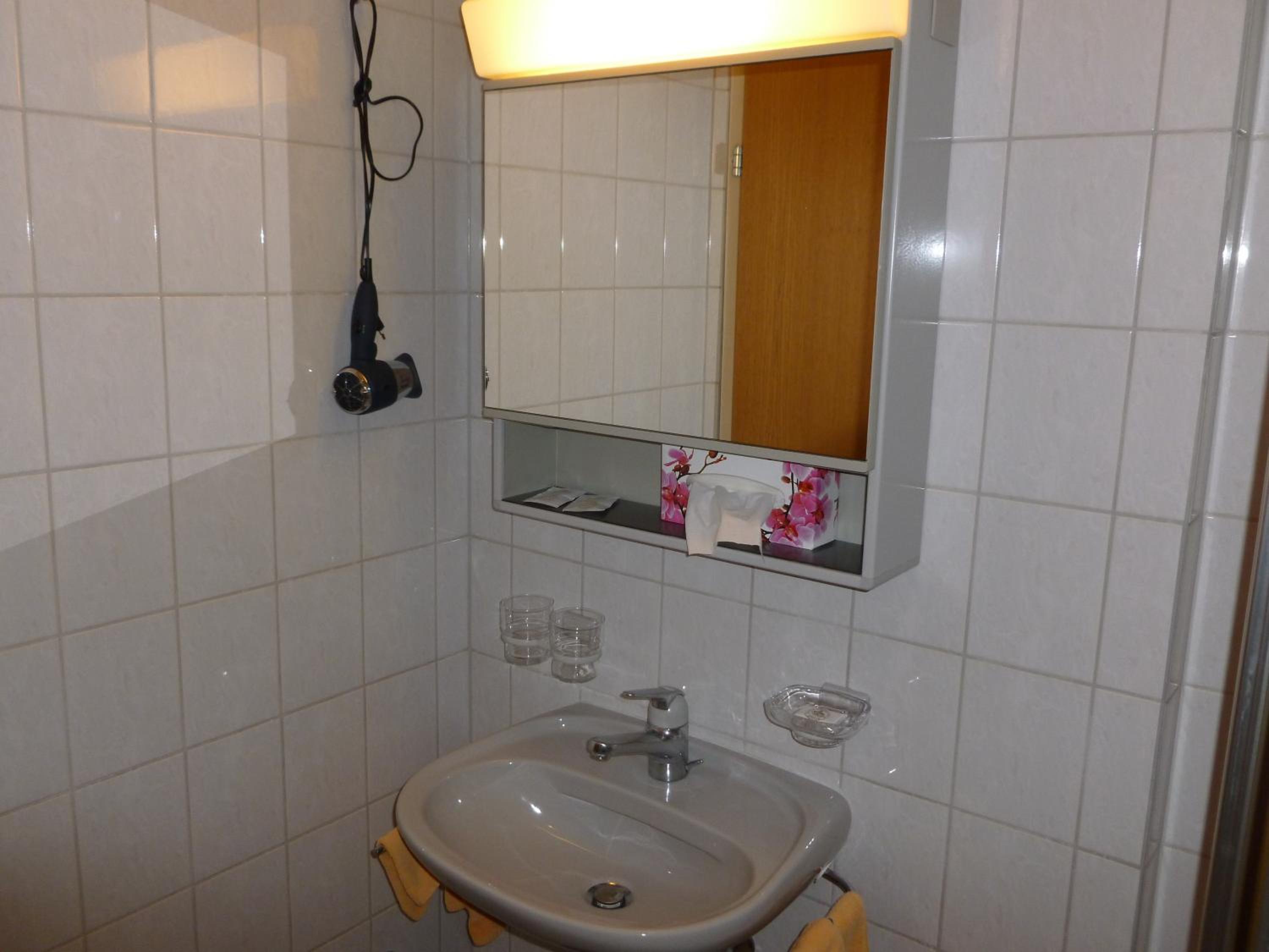 Standard Double Room - Photo 2