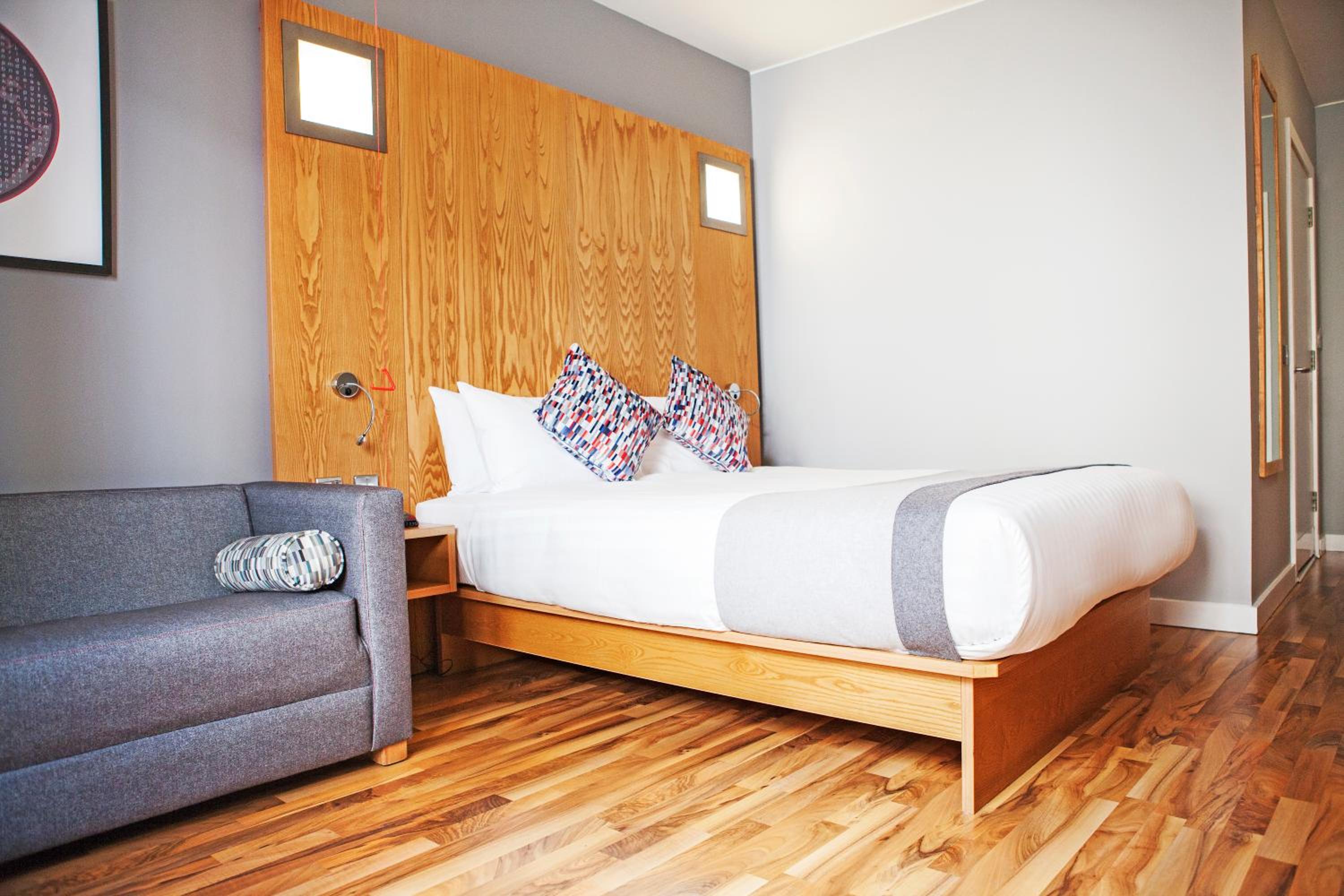 Standard Double Room - Mobility Accessible  - Photo 4