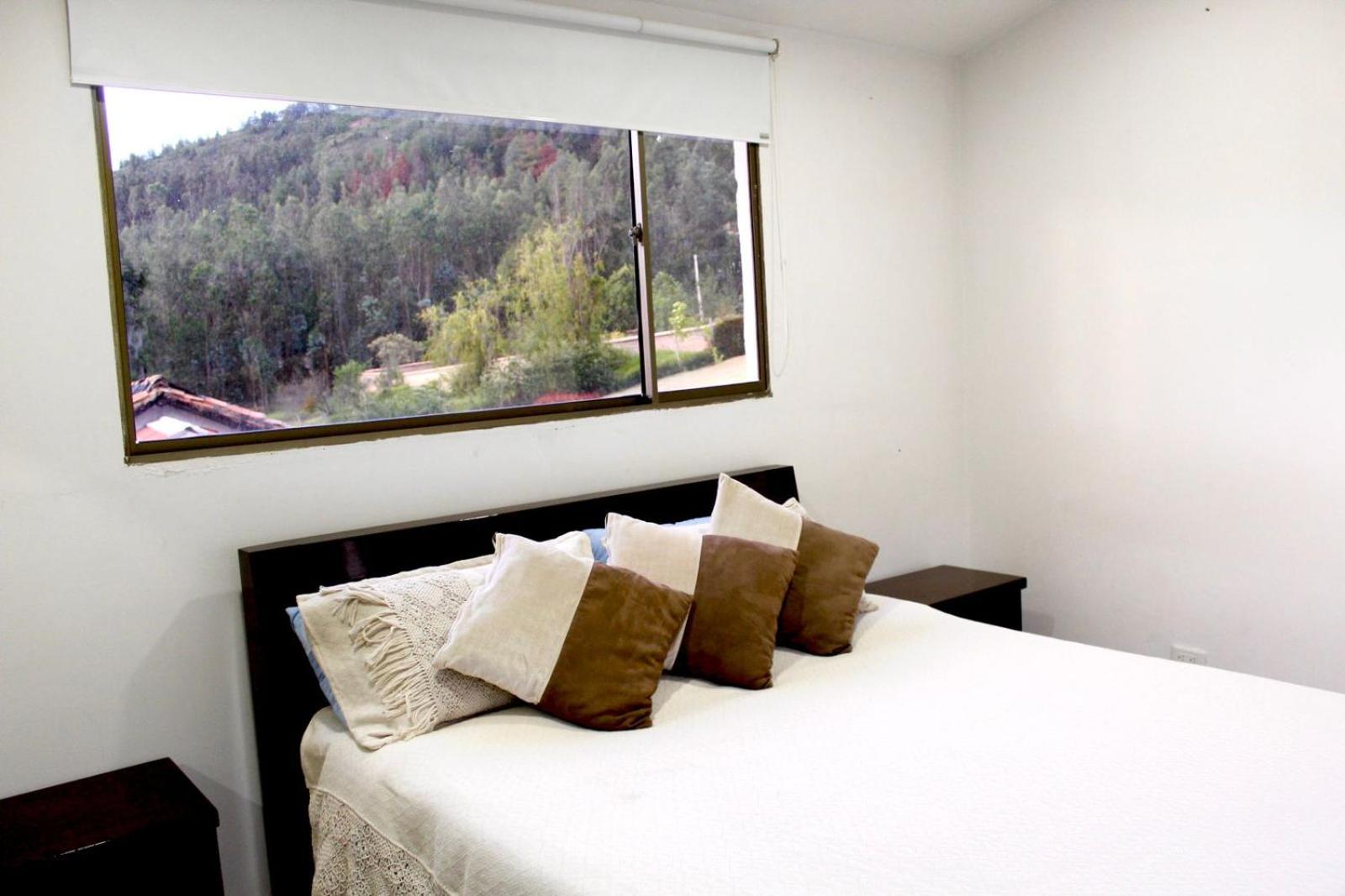 Five-Bedroom House photo 2