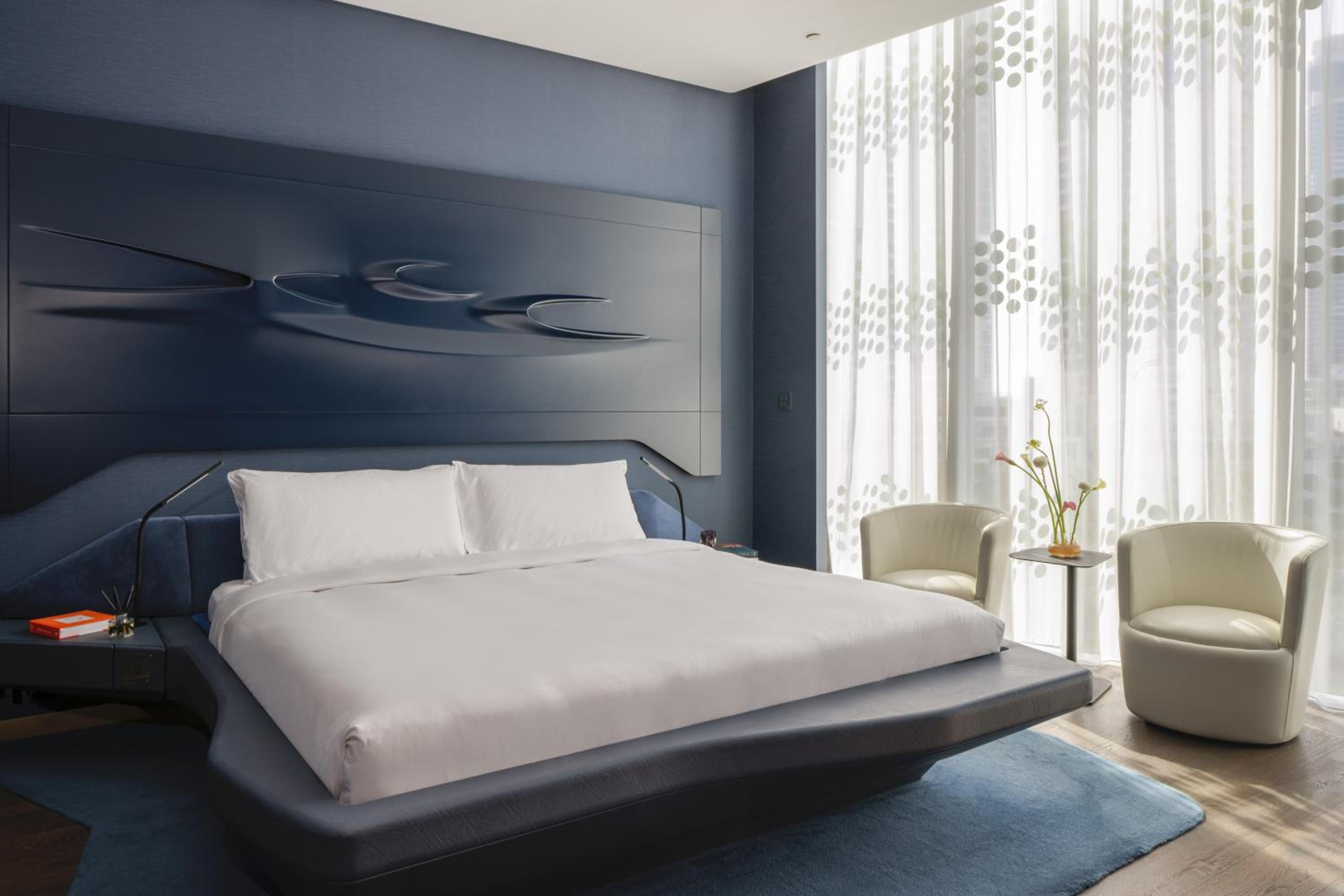 Extra ME + Junior Suite with Burj Khalifa View and Jacuzzi — photo 8
