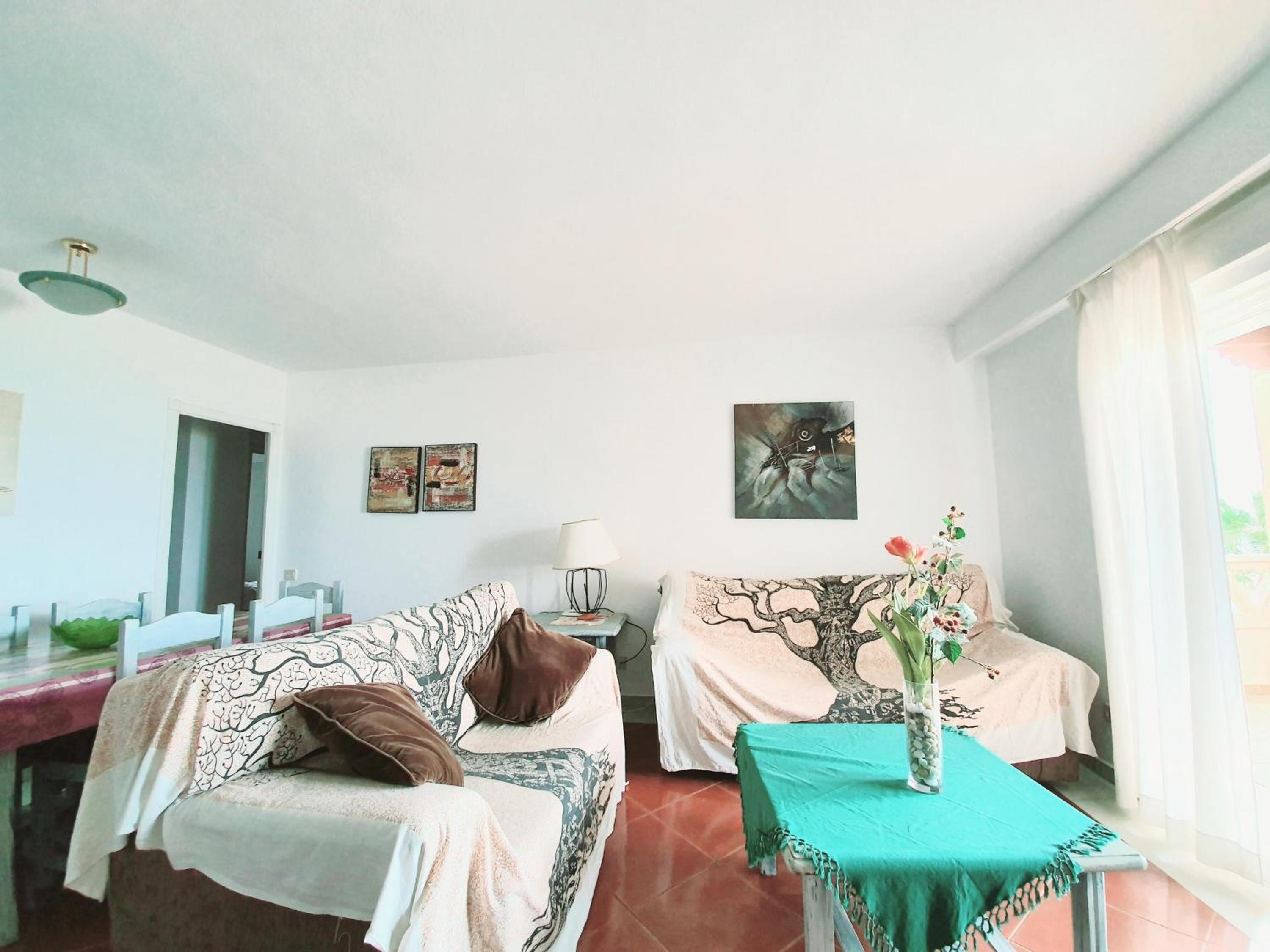 Apartamento de tres dormitorios con vista al agua