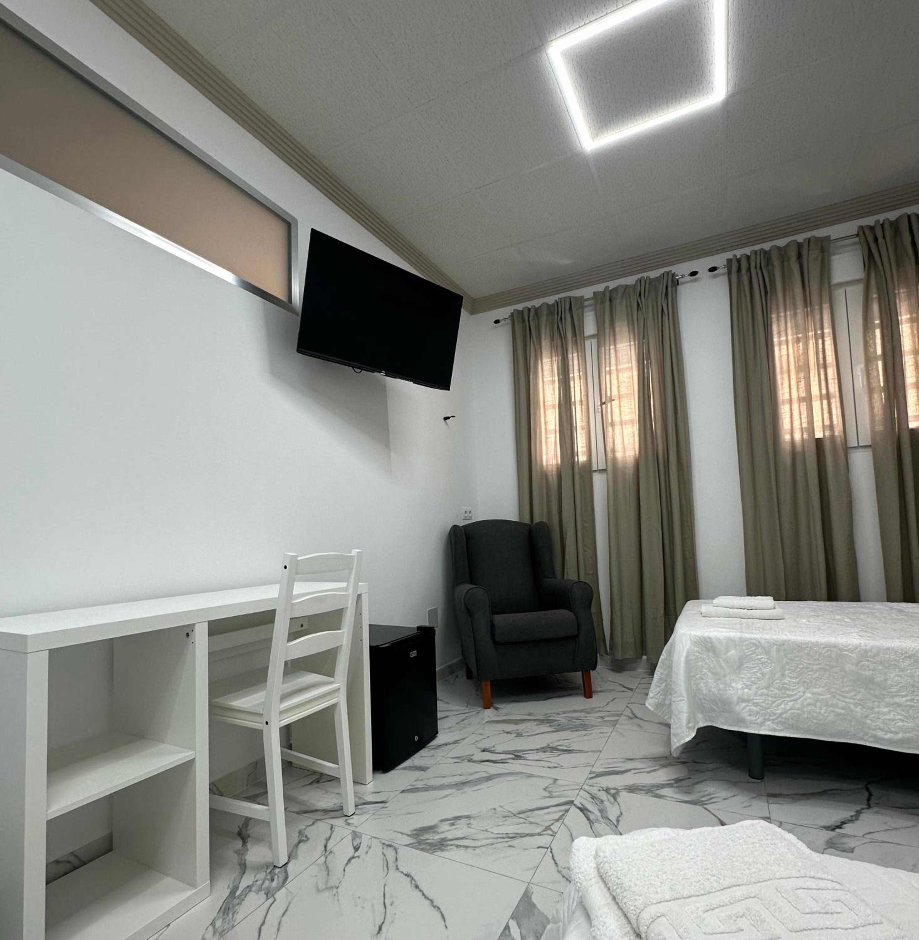 Deluxe Triple Room - Photo 8