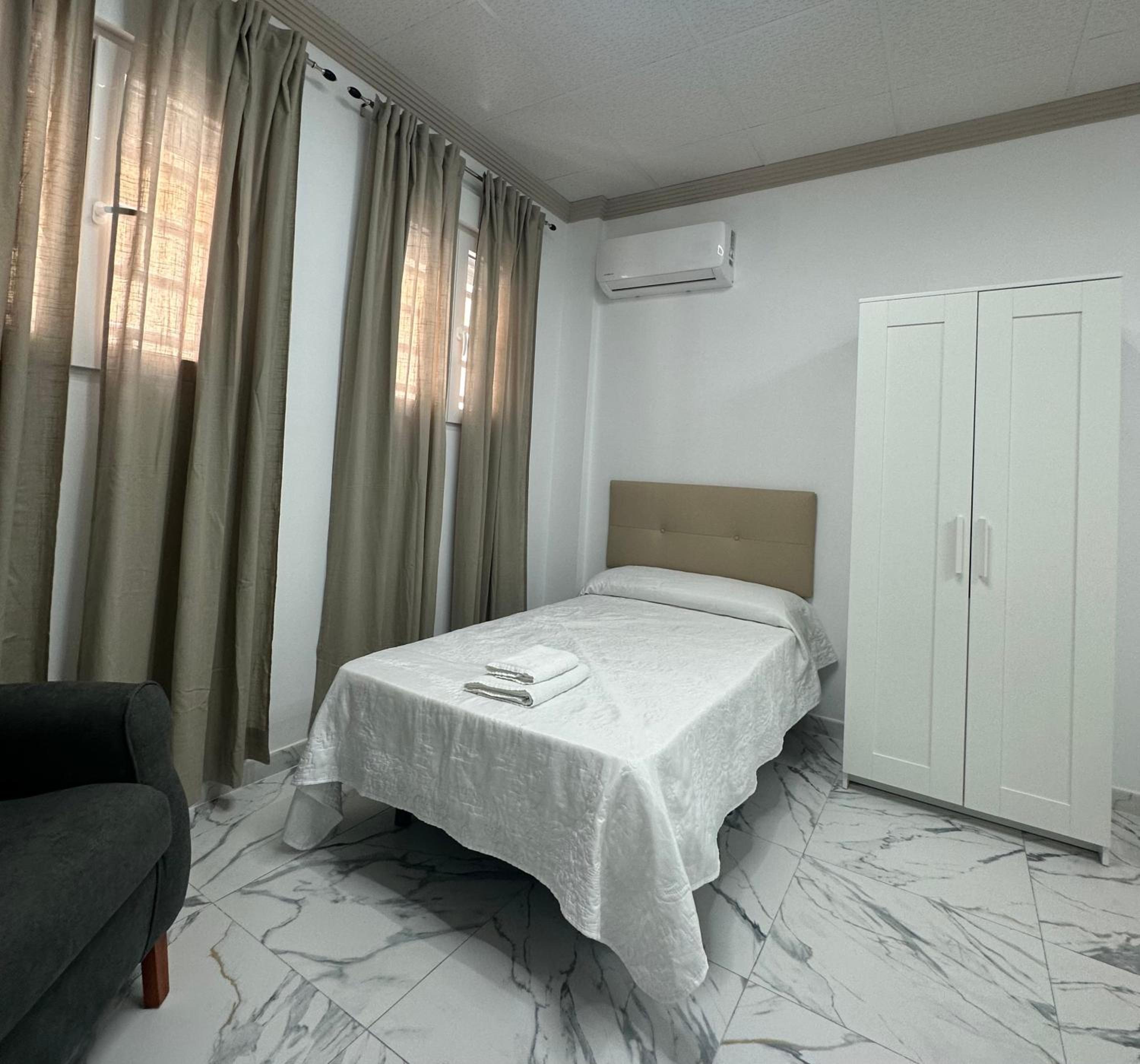 Deluxe Triple Room - Photo 5