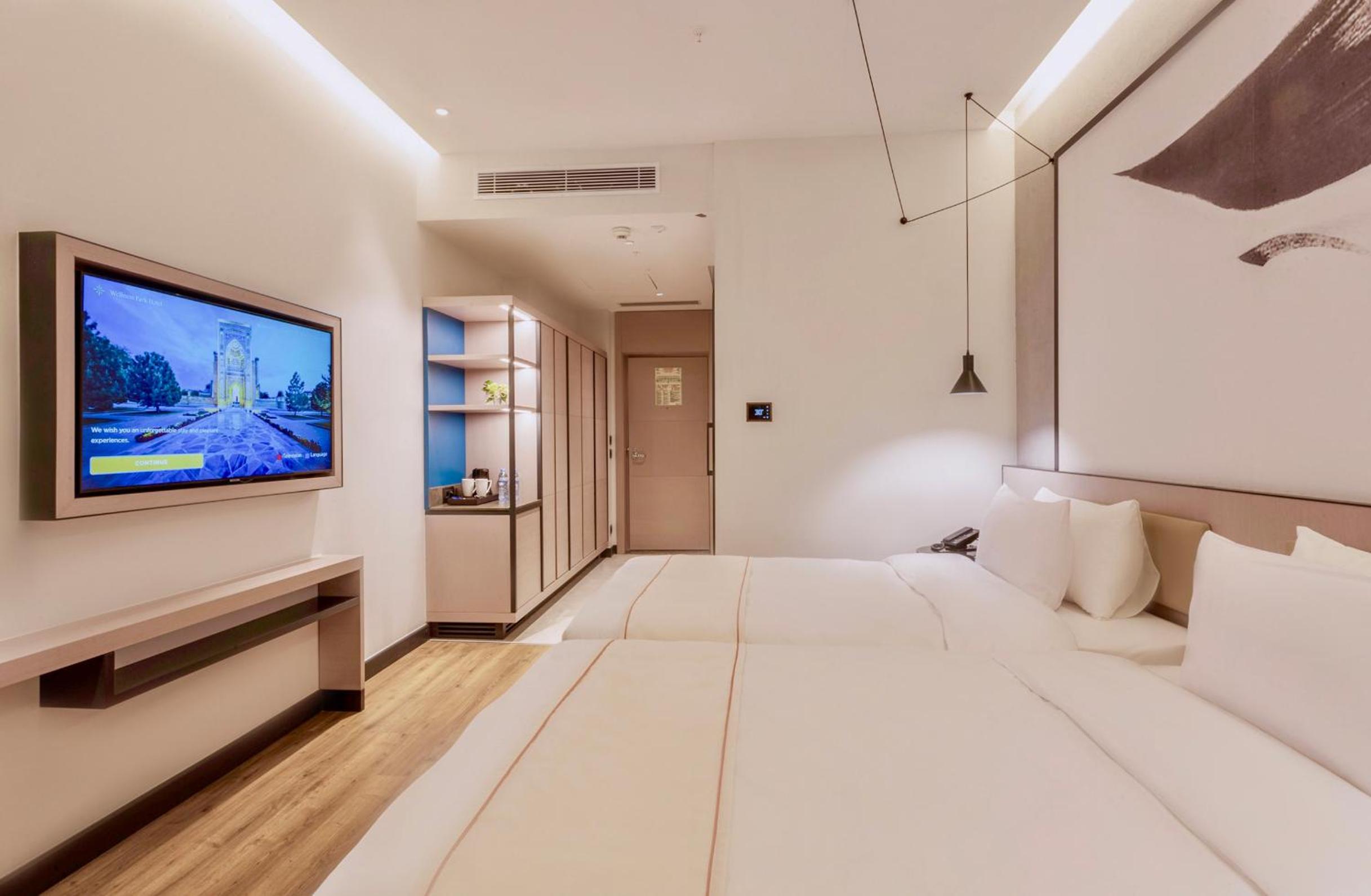 King Room - Mobility Accessible  - Photo 1