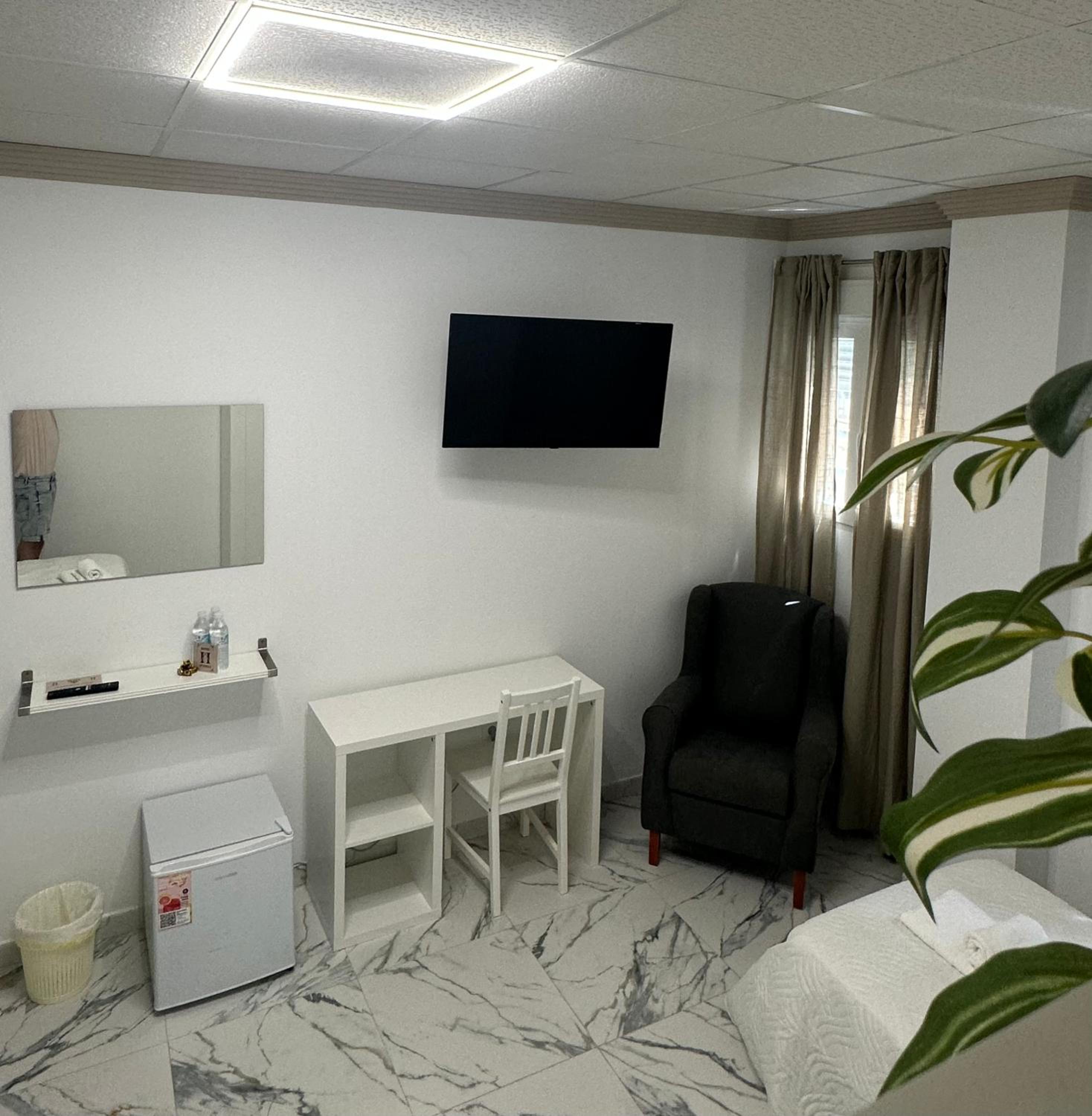 Deluxe Triple Room - Photo 11
