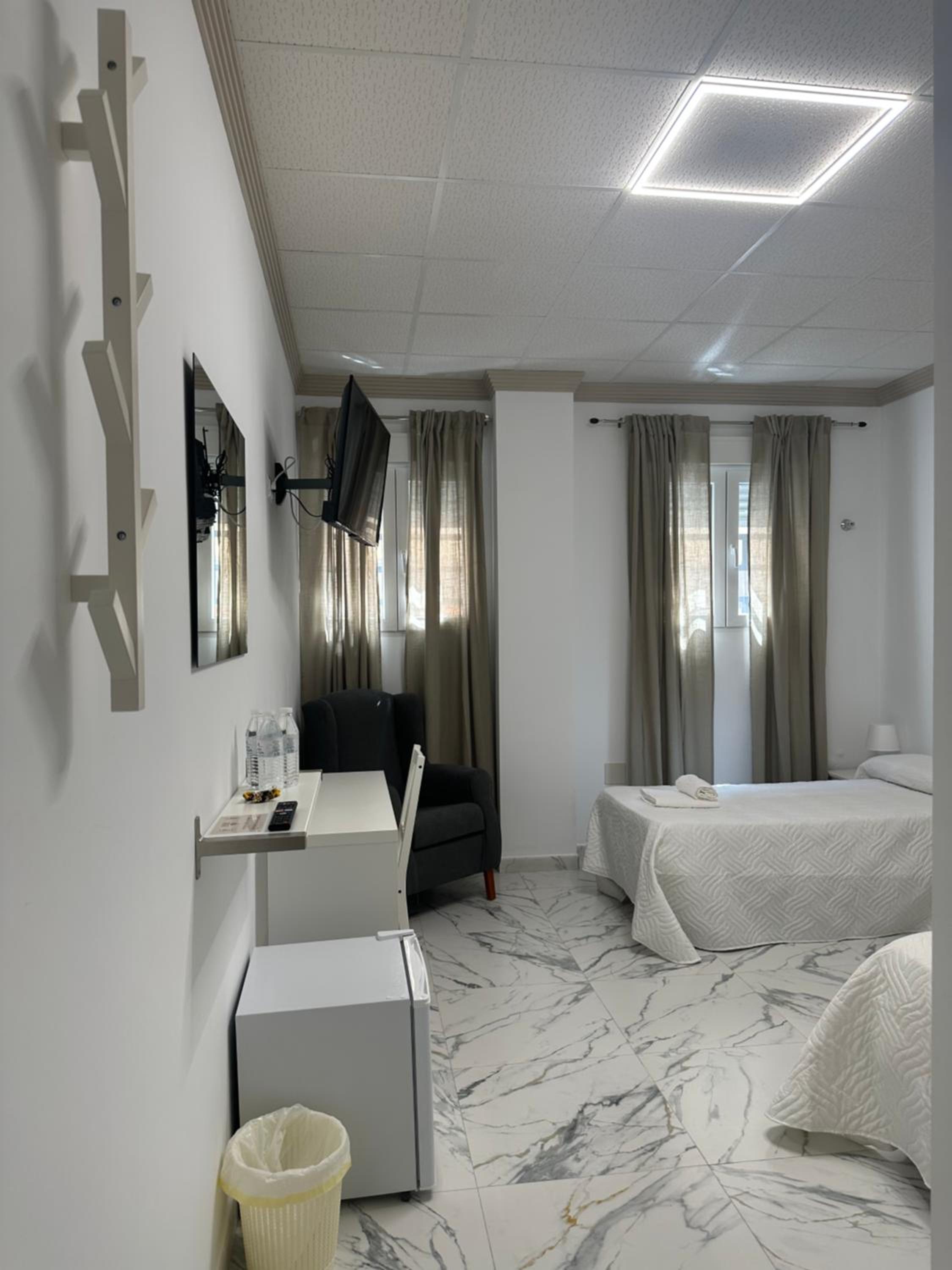 Deluxe Triple Room - Photo 16