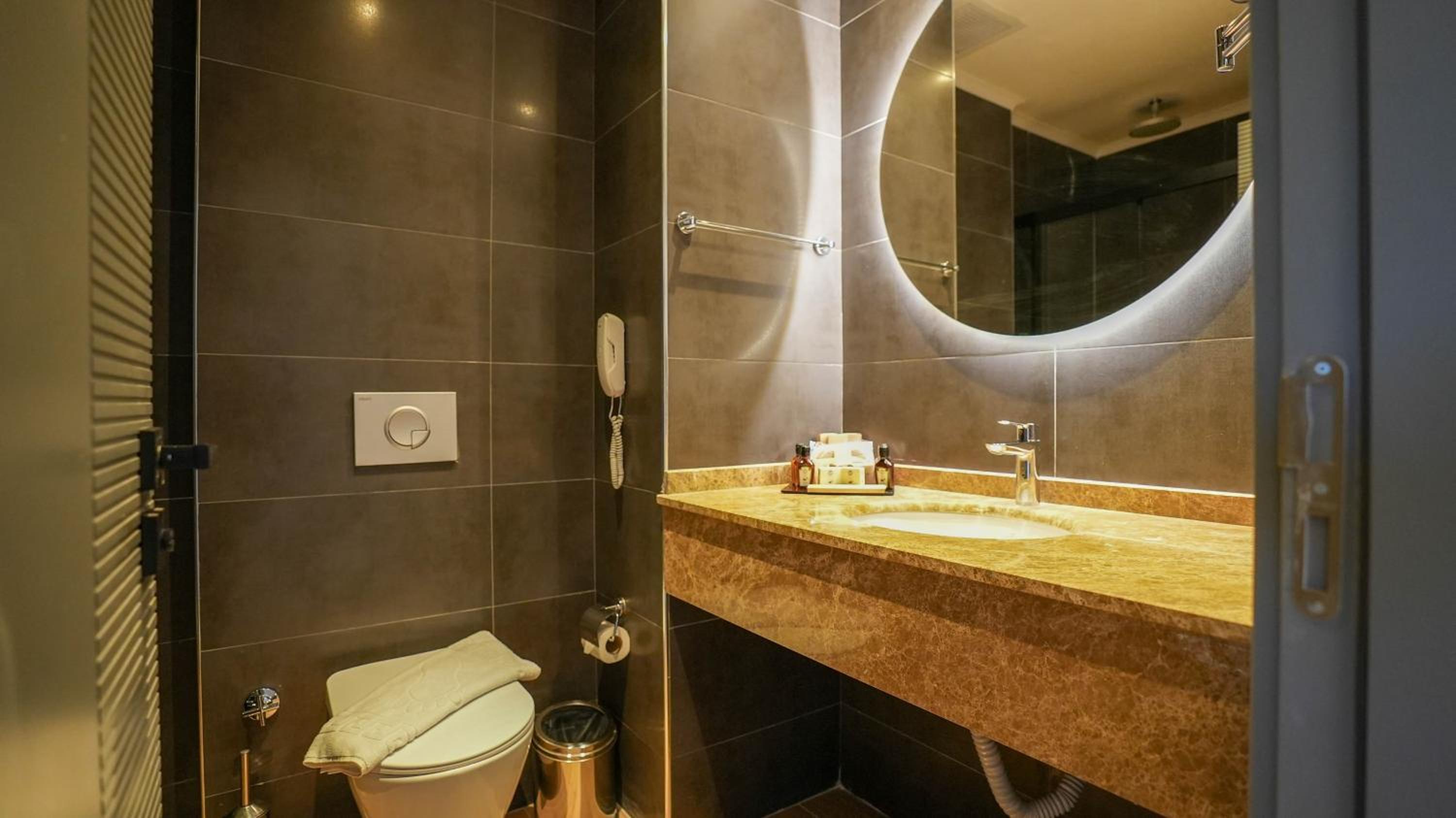 Double room with Jacuzzi photo 2
