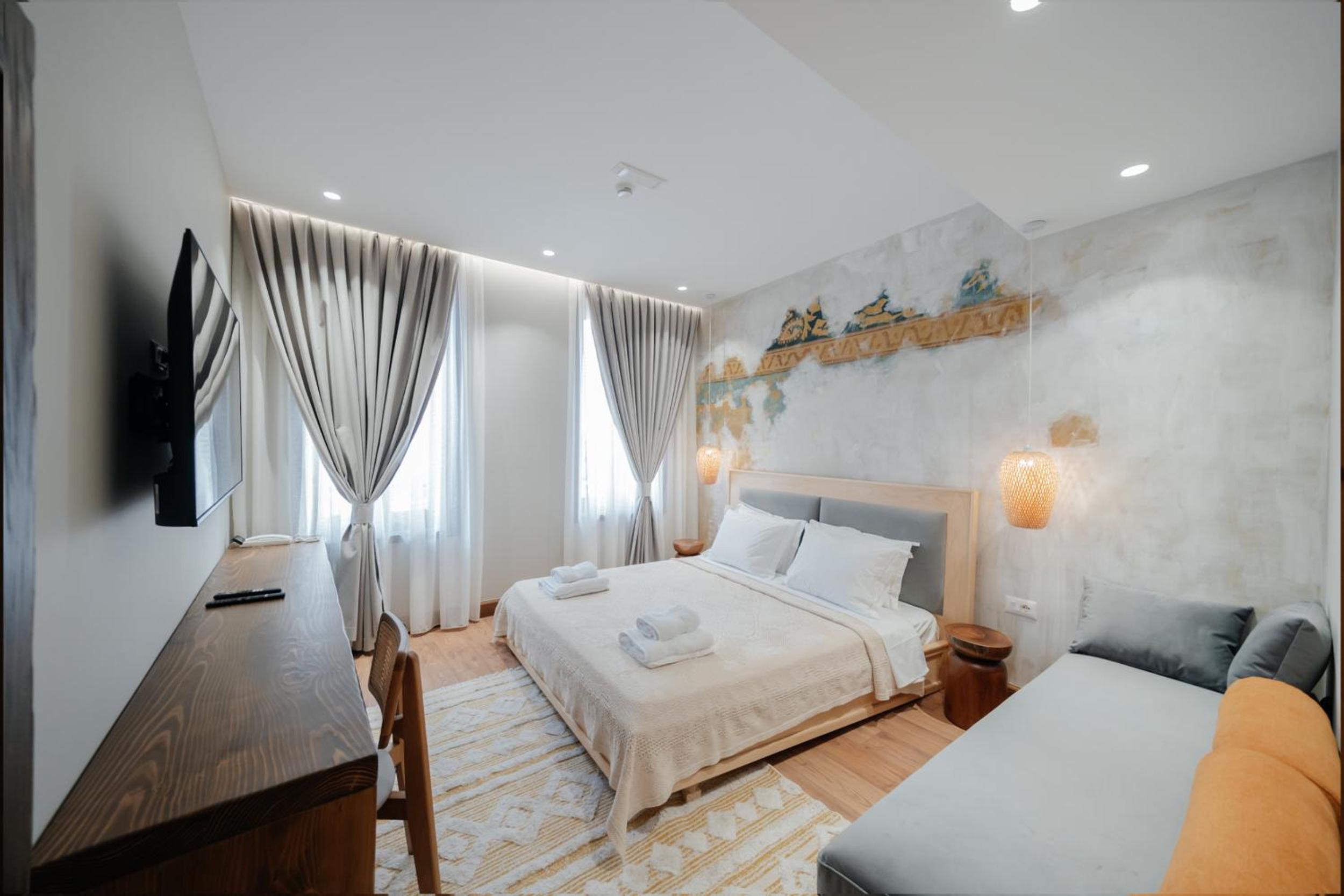 Deluxe Double Room (2 Adults + 1 Child)