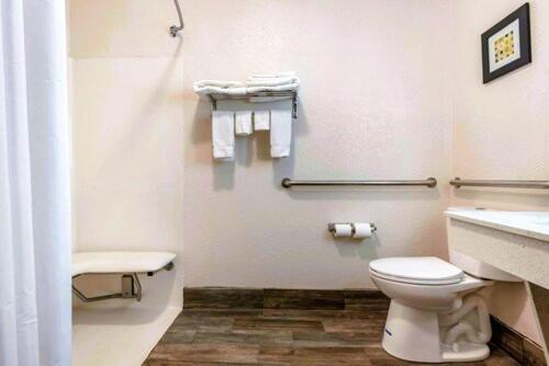 King Room - Accessible/Non Smoking - Photo 3
