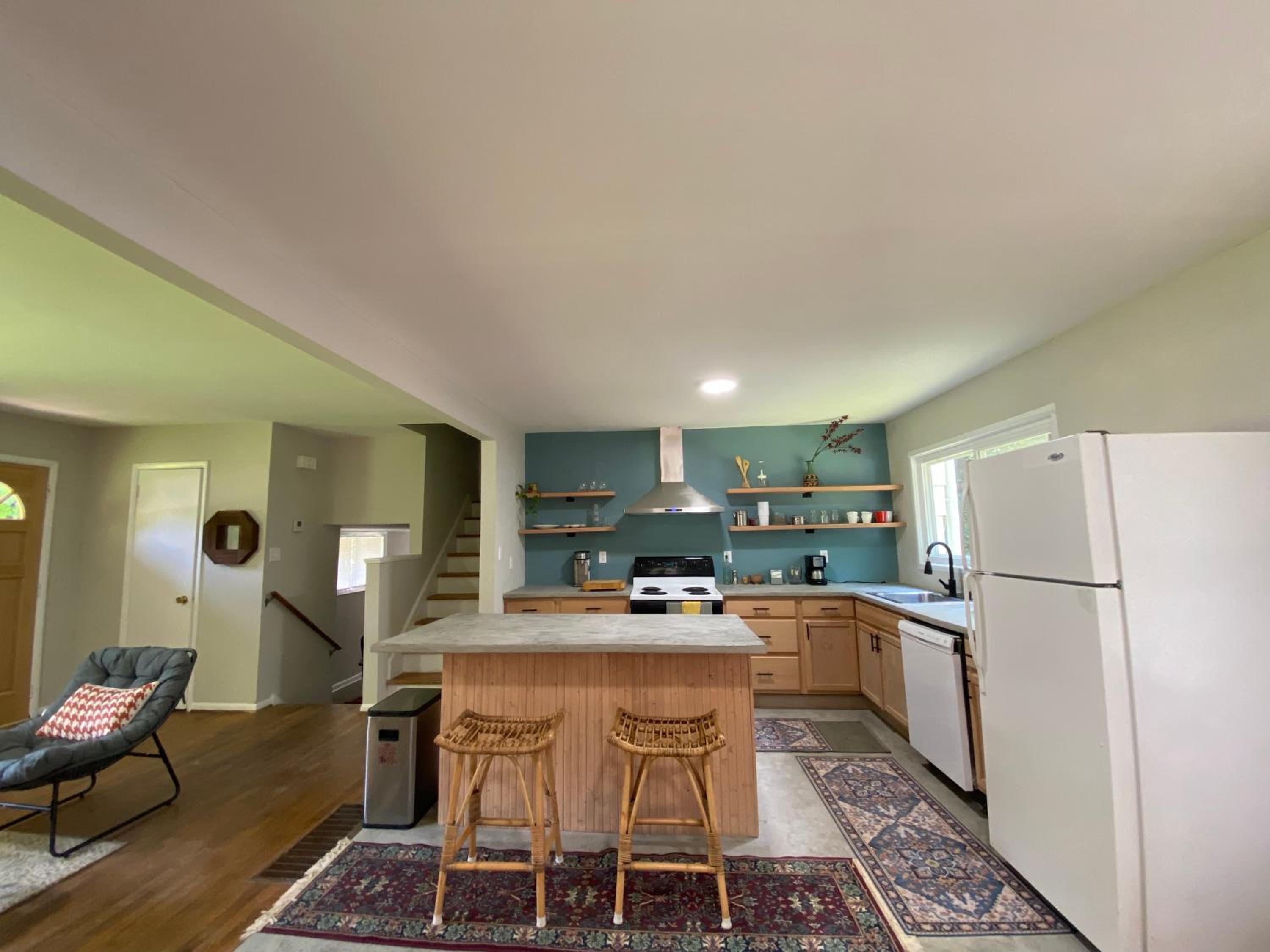 Three-Bedroom House photo 3