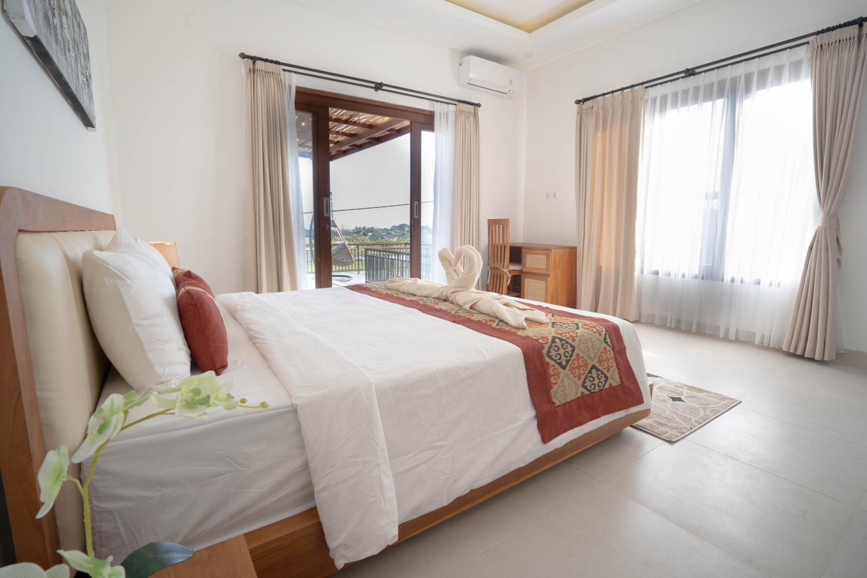 Three-Bedroom Villa photo 1