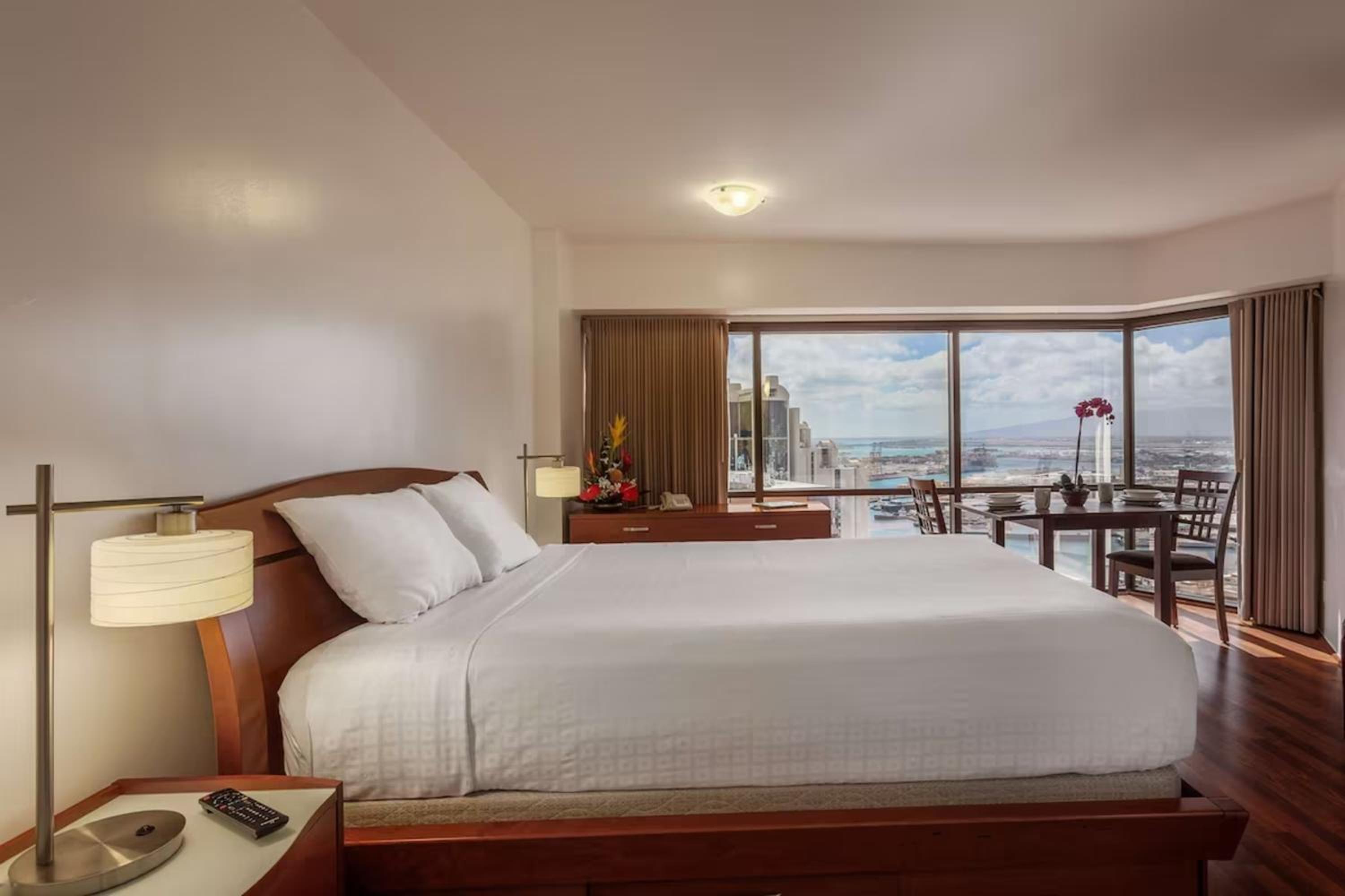 One-Bedroom Suite with Harbor/Ocean View - Photo 3