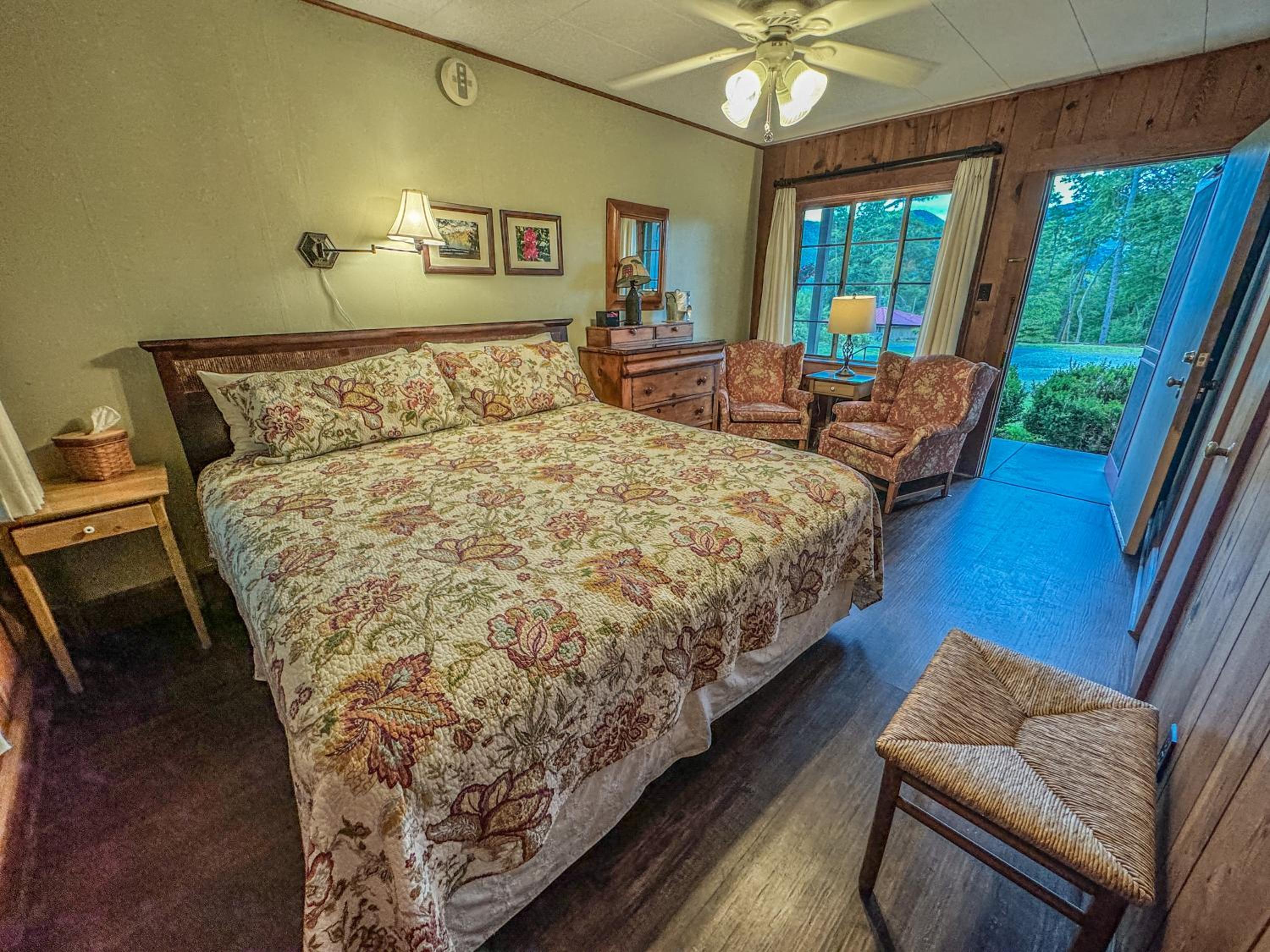 Standard King Room - Photo 2