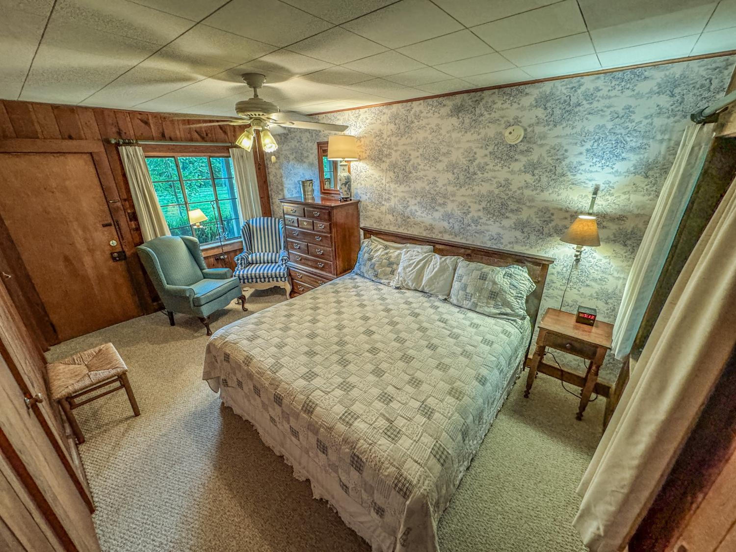 Standard King Room - Photo 3