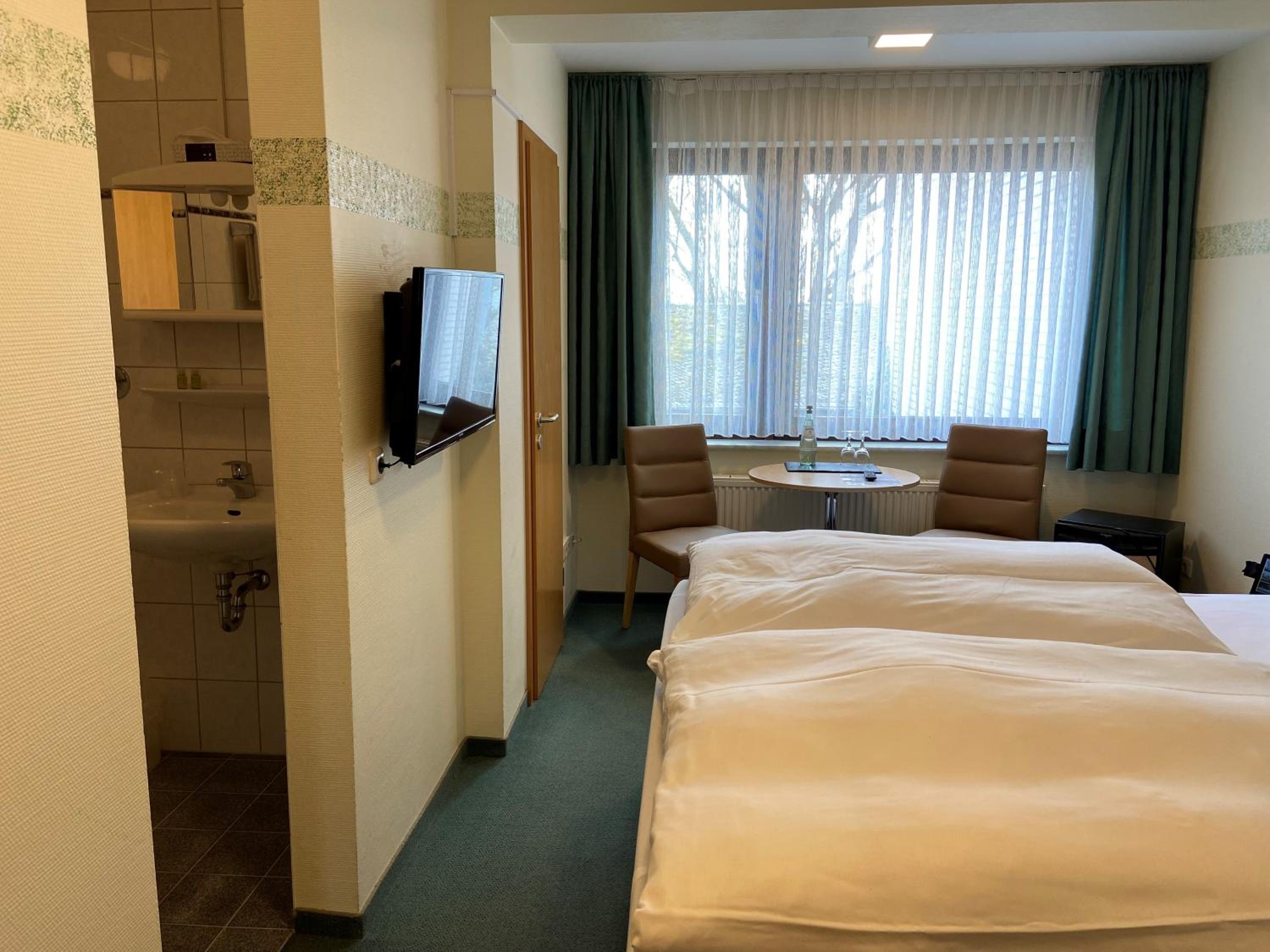 Economy Double Room photo 3
