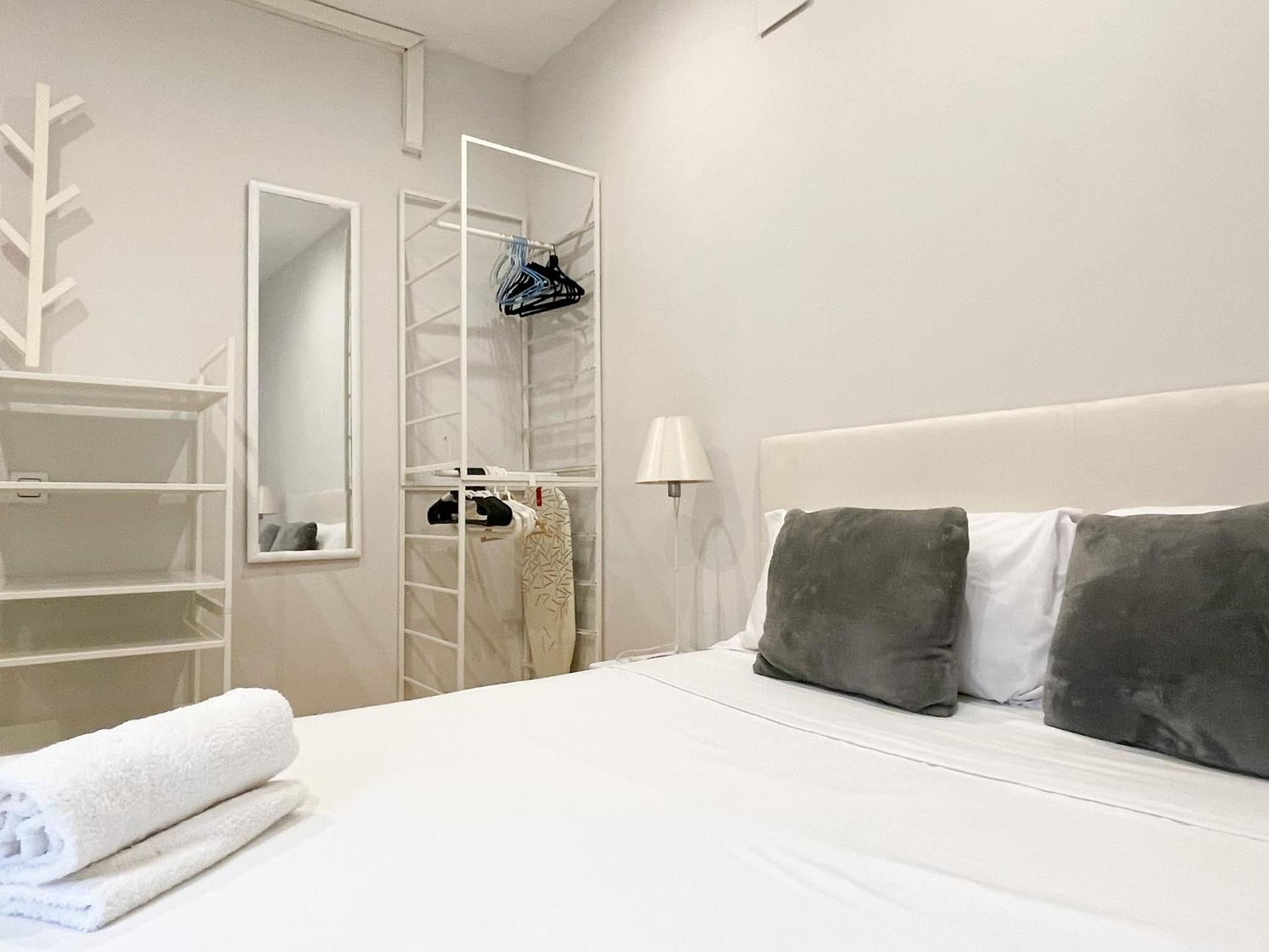One-Bedroom Apartment photo 2