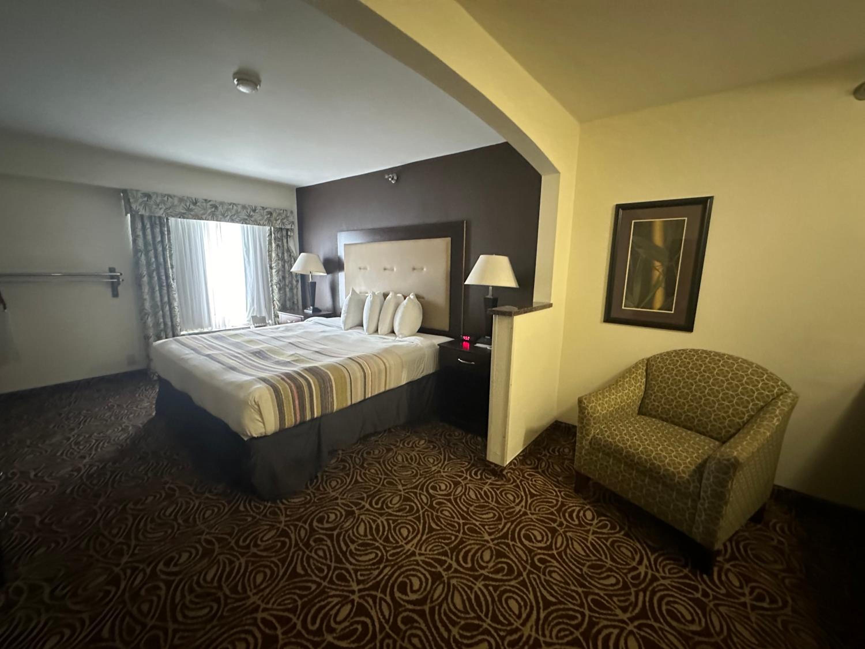 King Room with Mobility Access - Non Smoking - Photo 4