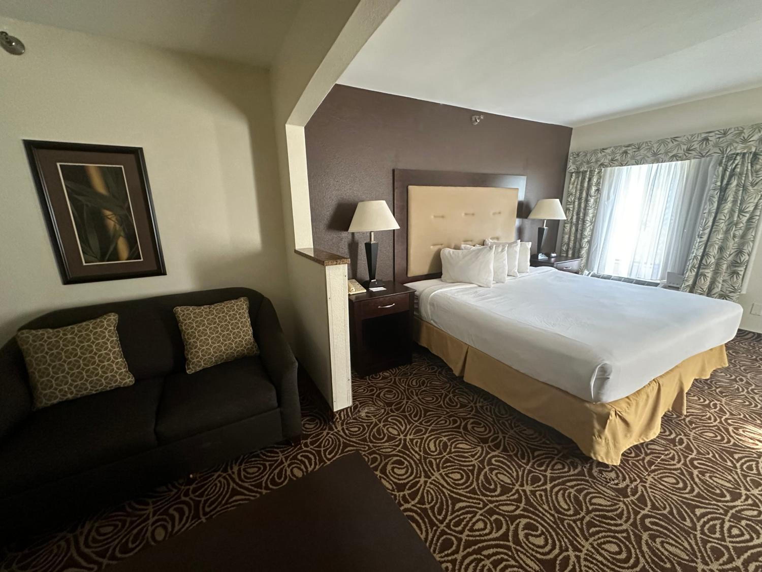 King Room with Sofa Bed - Non-Smoking - Photo 3