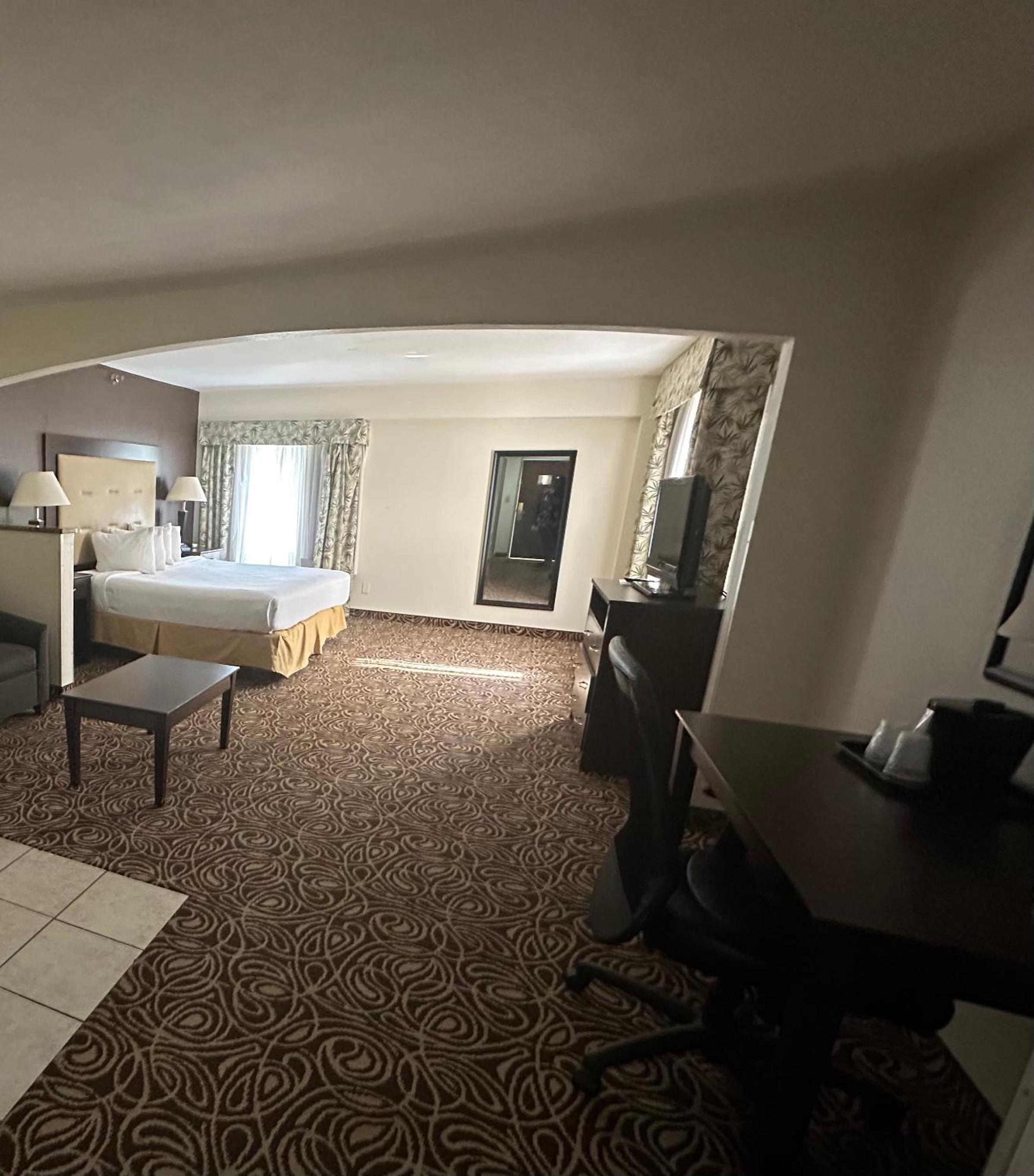 King Room with Sofa Bed - Non-Smoking - Photo 2
