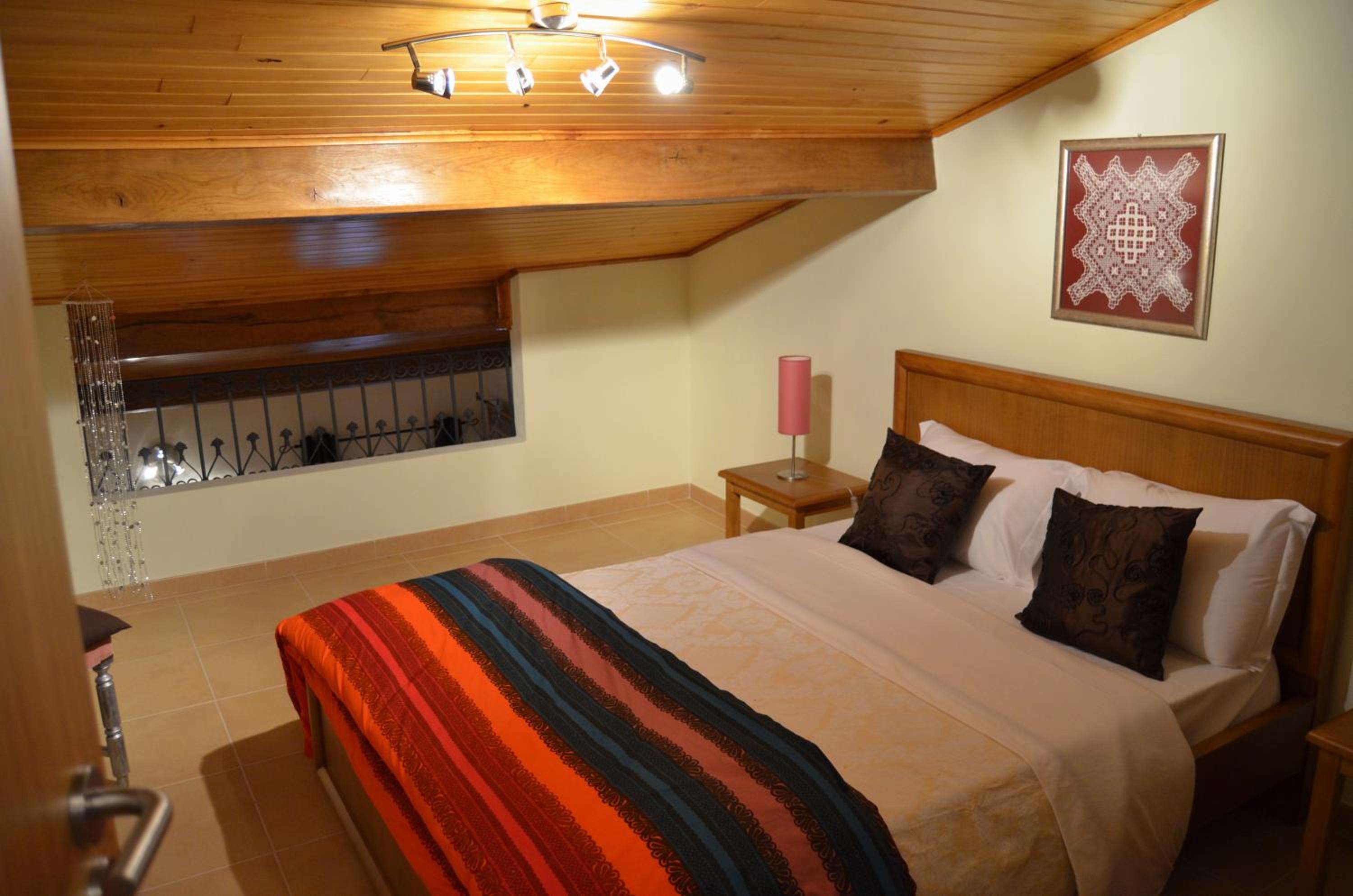 Double Room - Photo 8