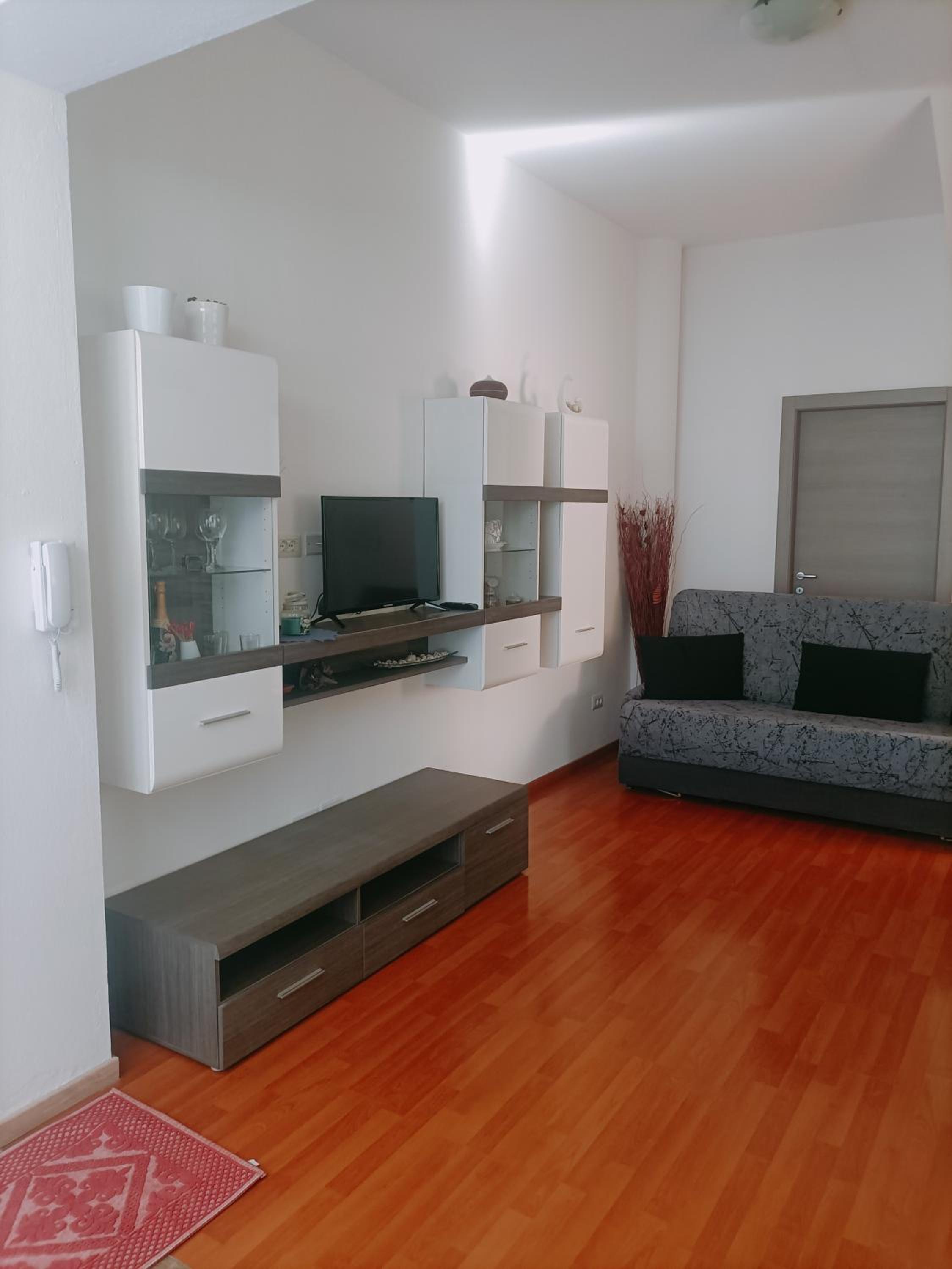 One-Bedroom Apartment photo 3