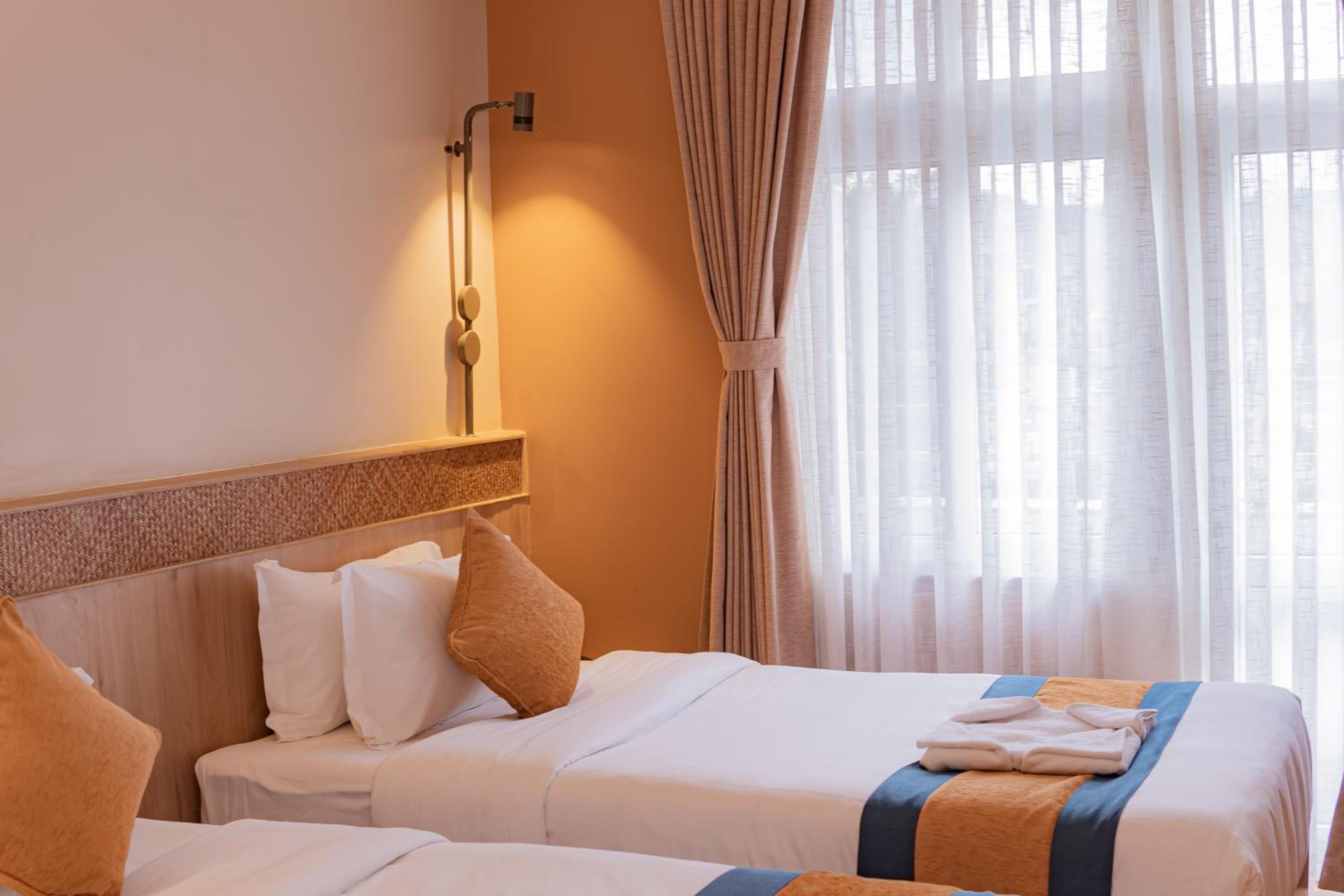 Deluxe Twin Room - Photo 22
