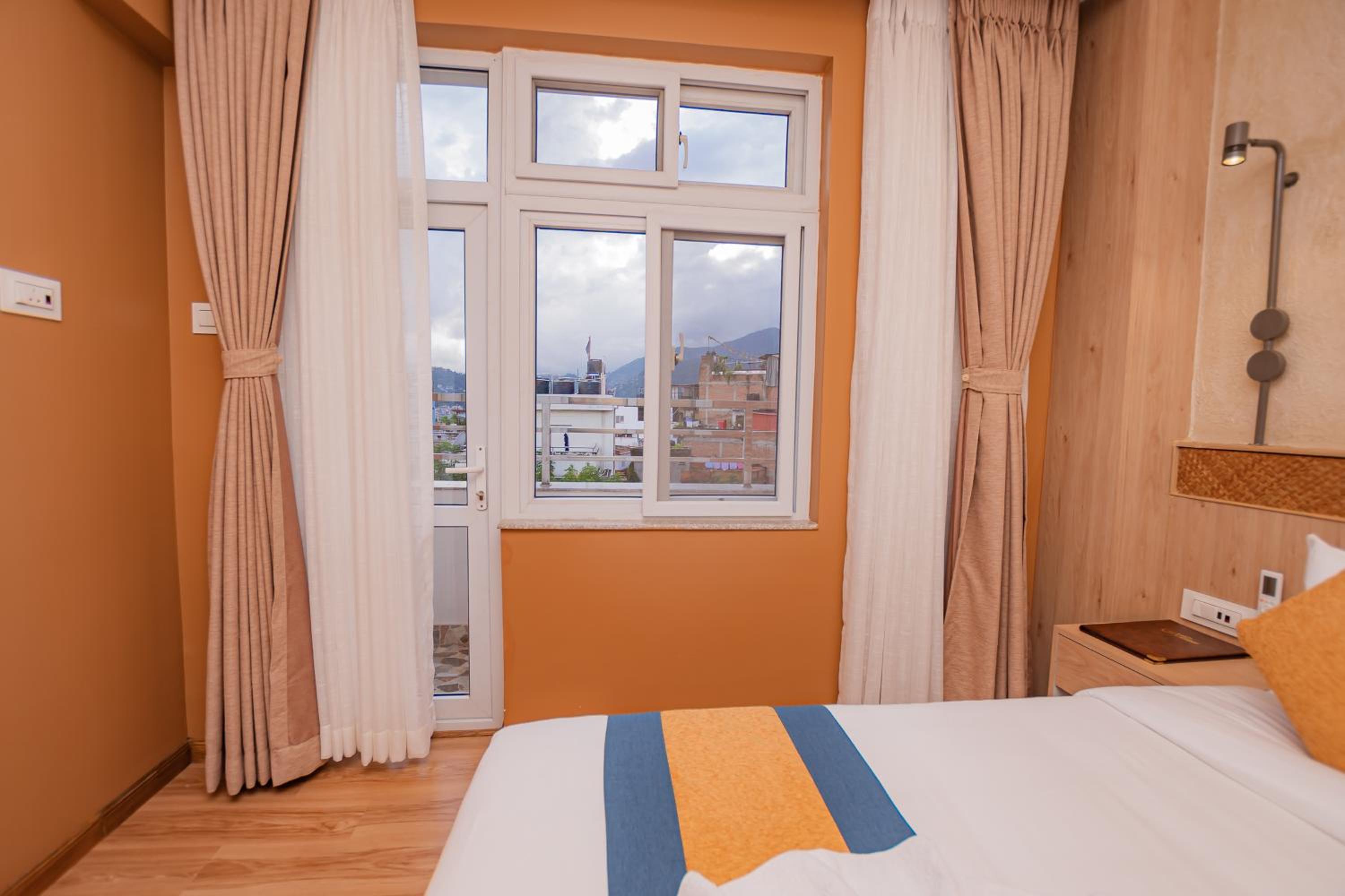 Deluxe Double Room - Photo 9
