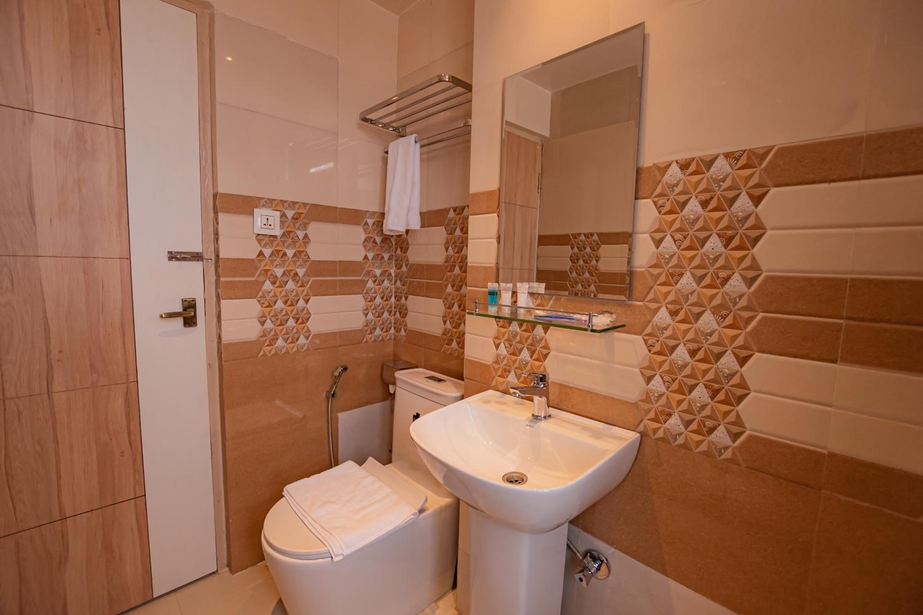 Deluxe Family Room - Photo 7